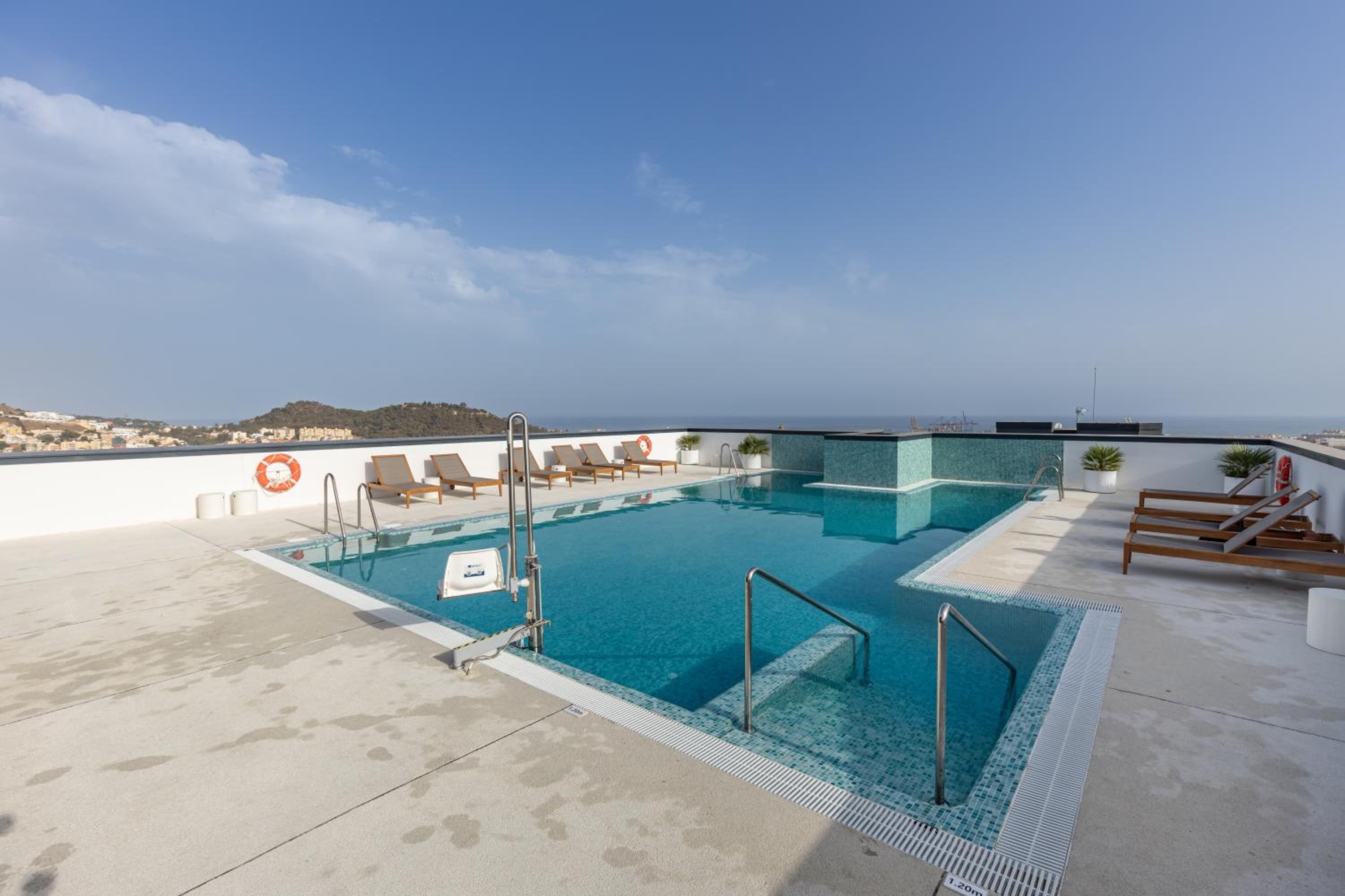Malaga Skyline 6 Pool & Parking Free