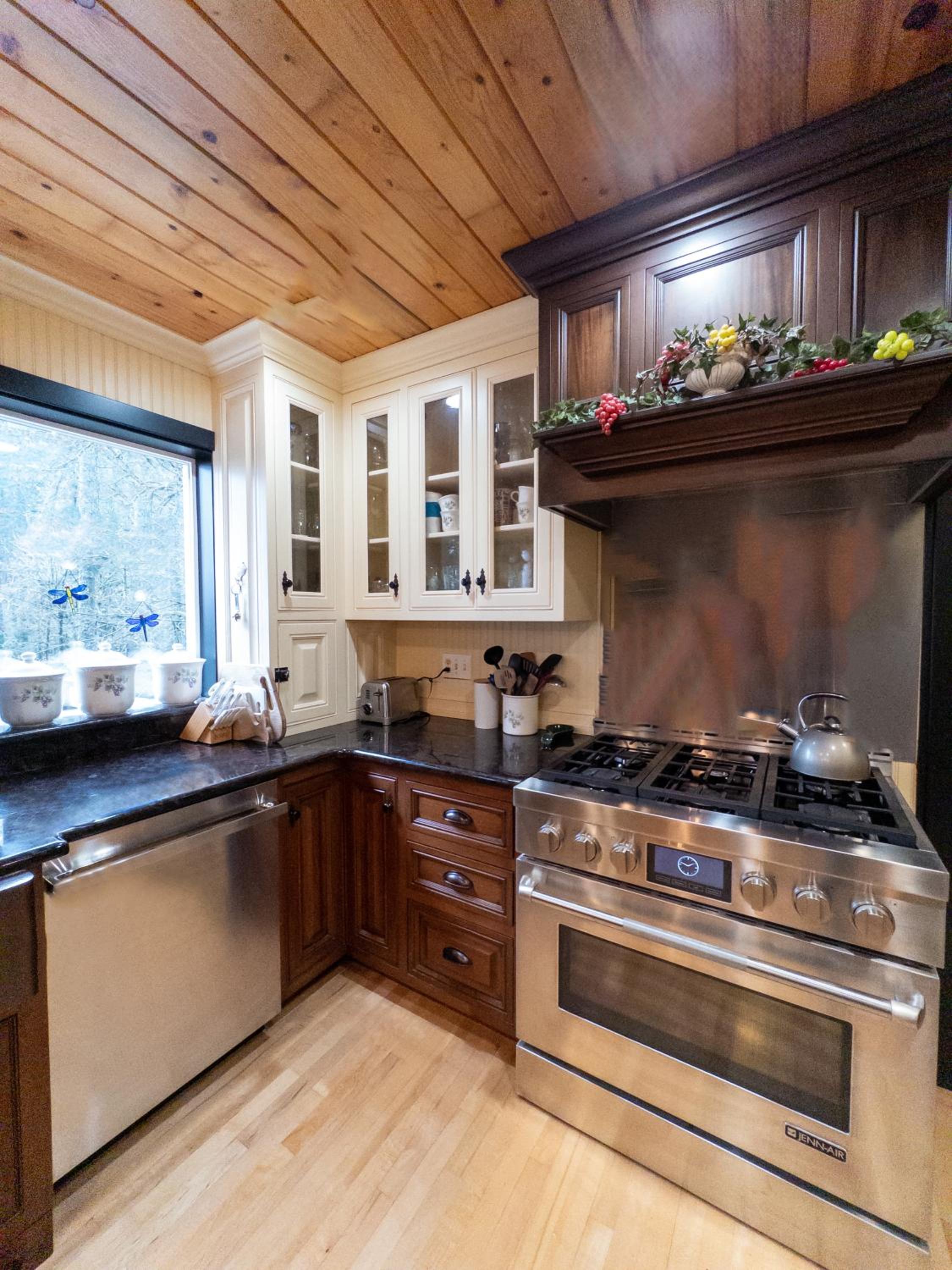 Albany Vacations - The Mountain House - Property Image 2