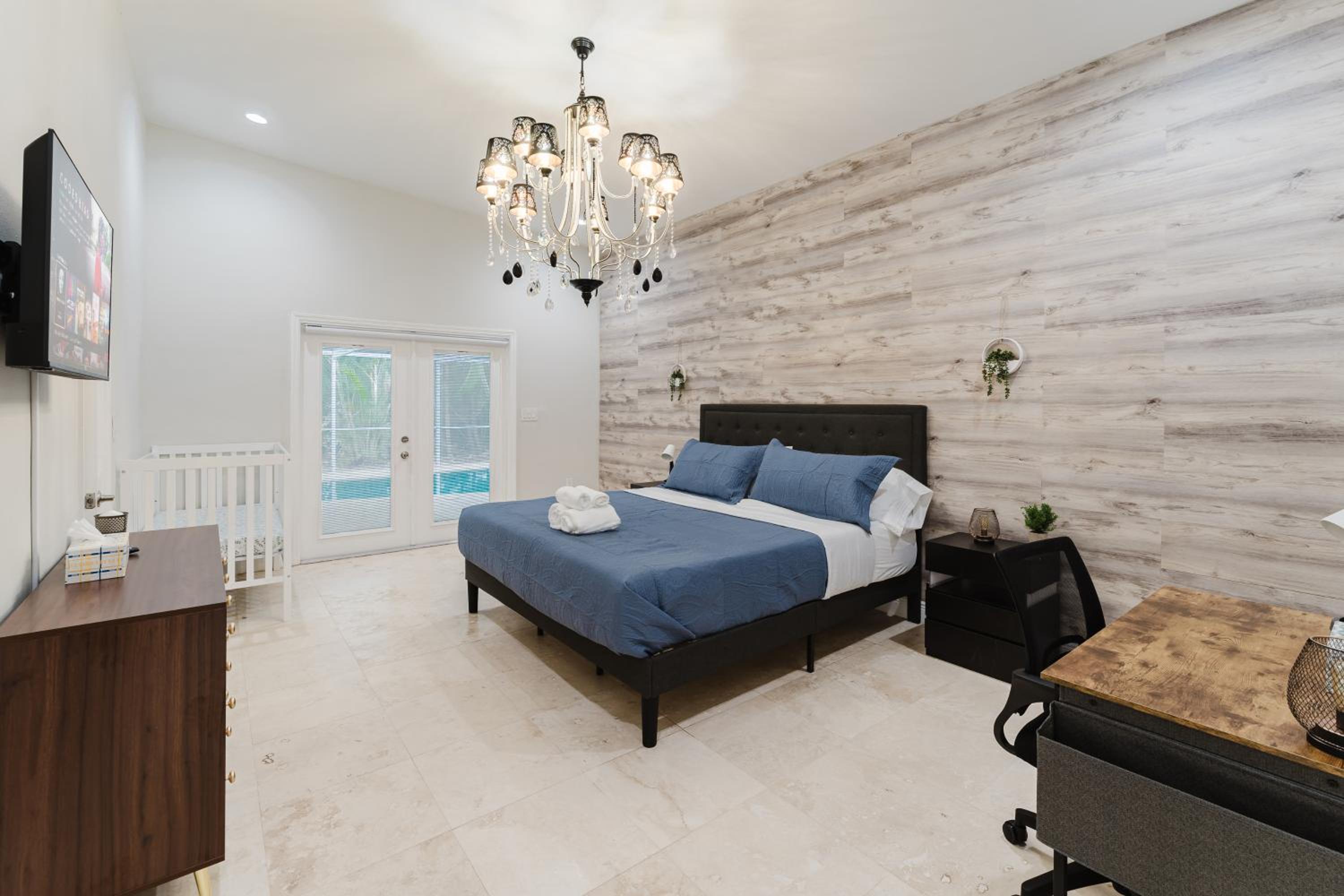 Beautiful Aventura Villa Sleeps 26