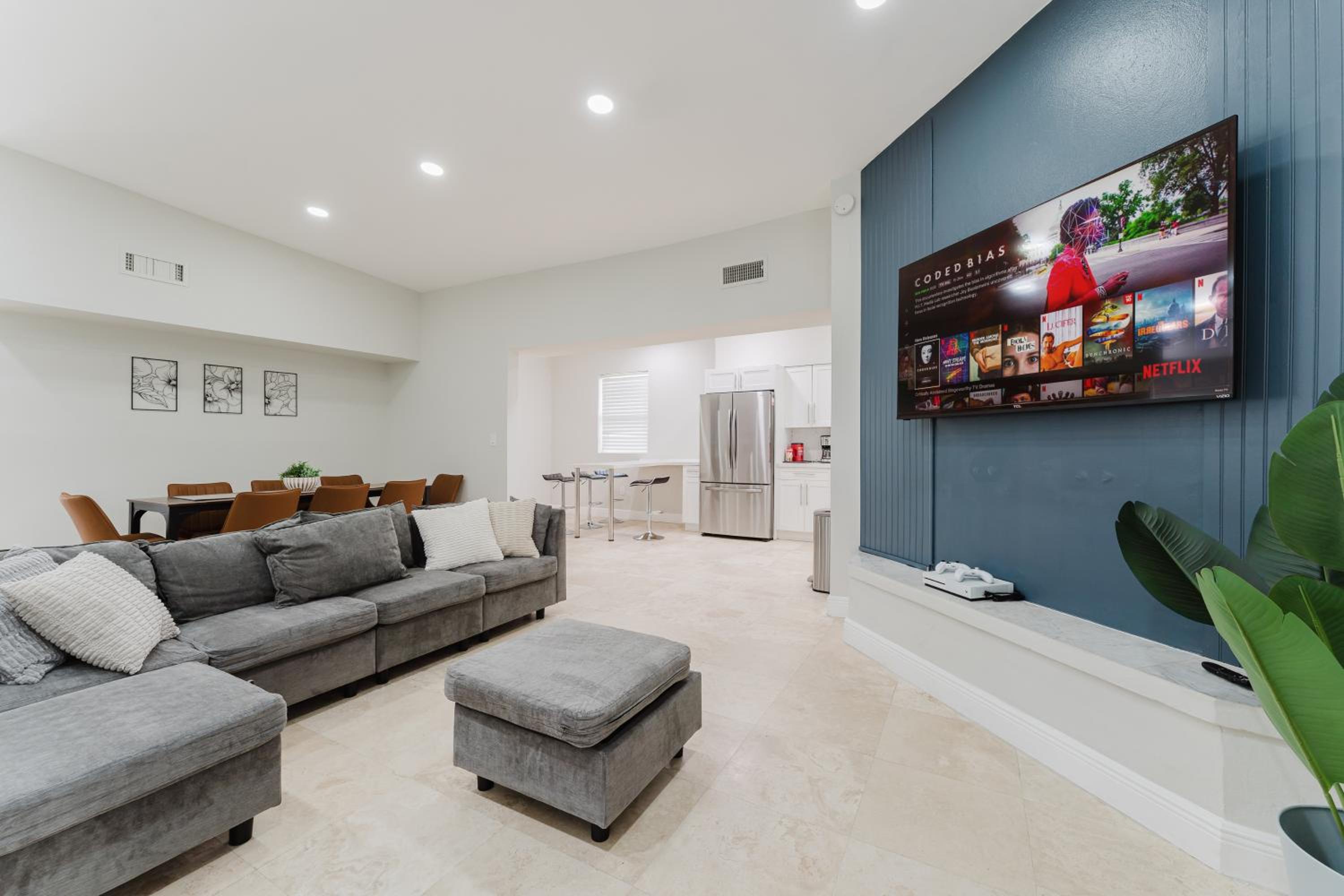 Beautiful Aventura Villa Sleeps 26