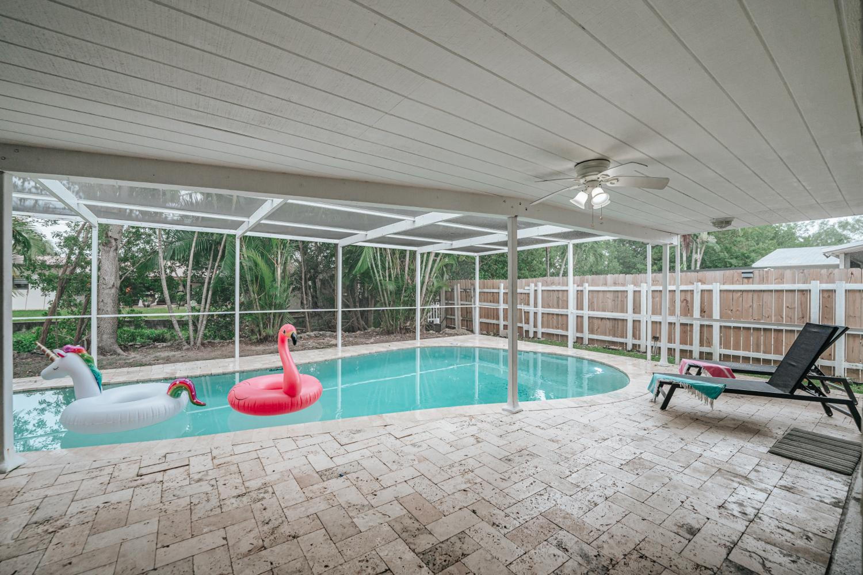 Beautiful Aventura Villa Sleeps 26