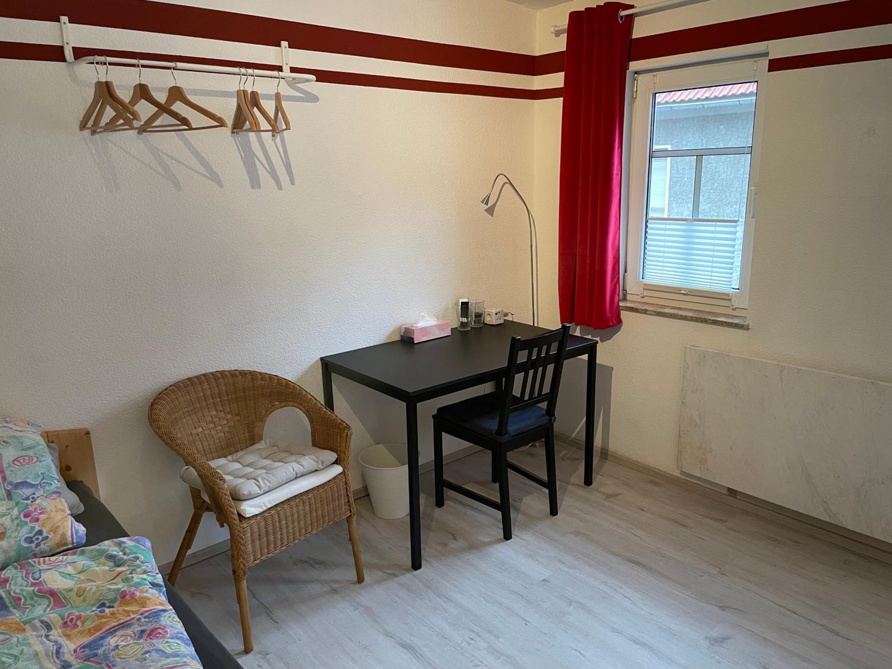 OM Exklusives Zimmer, WLAN, geteiltes Bad und Küche
