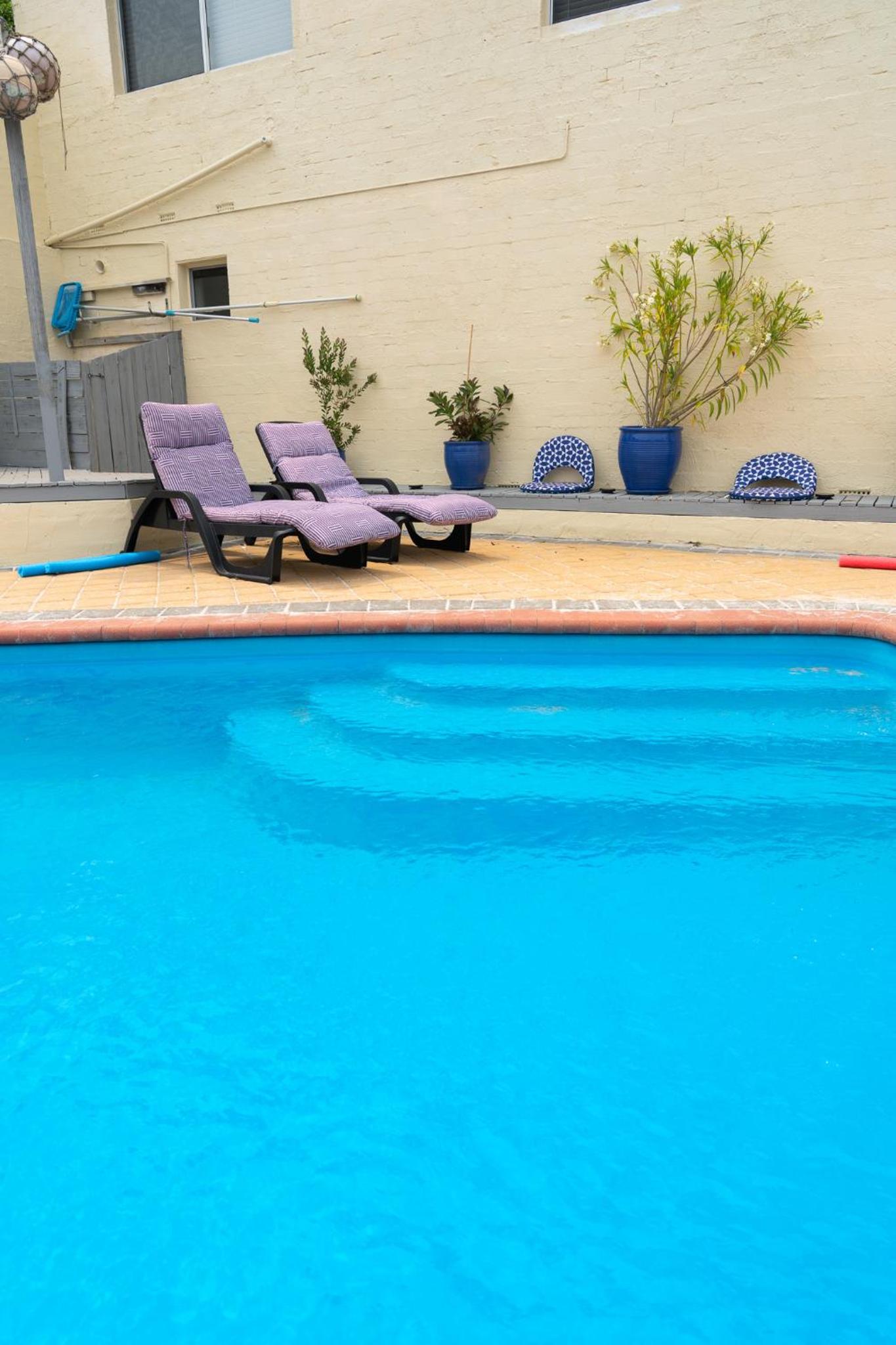 Quinns Beach Mansion Apartment 2