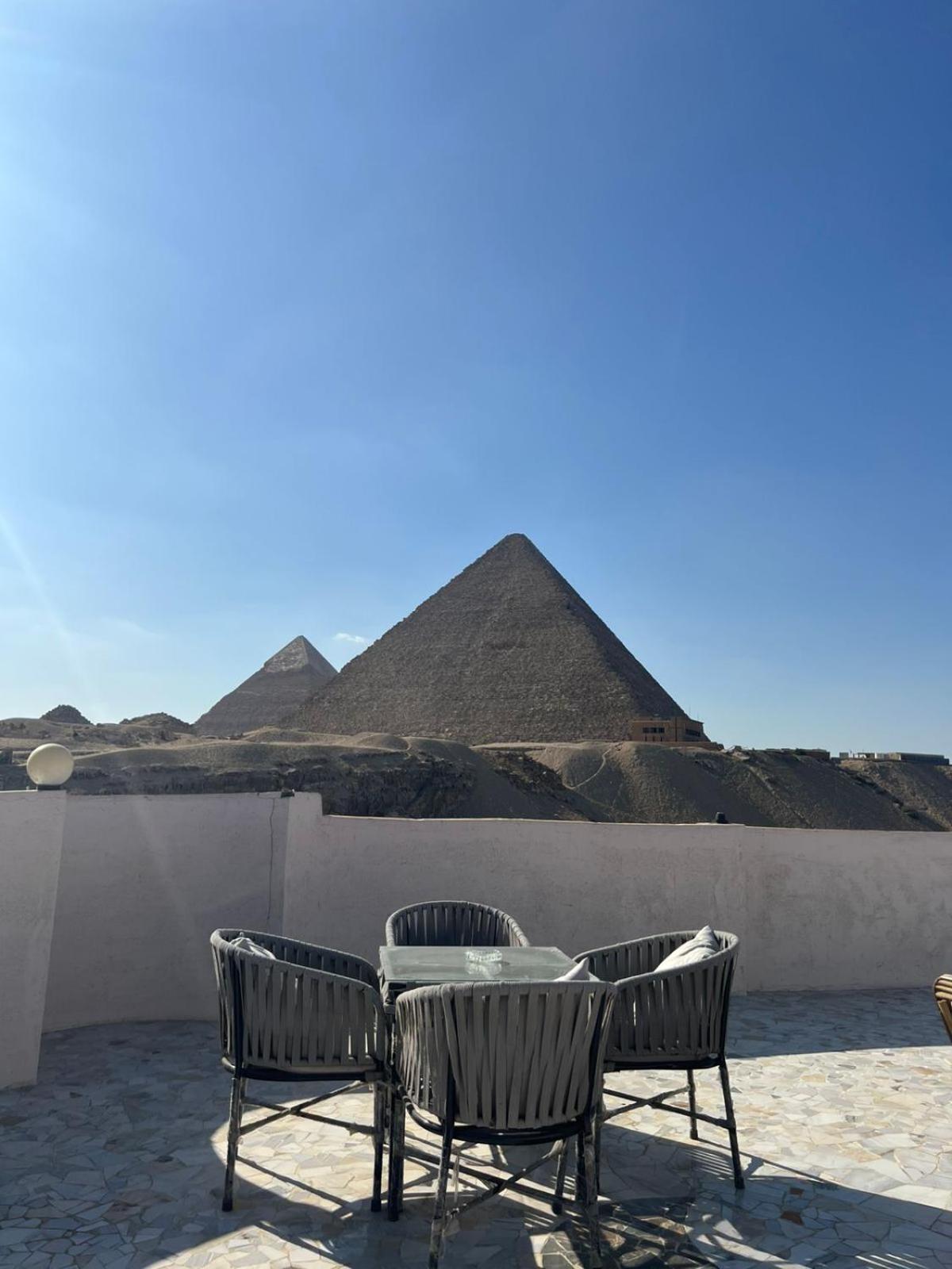 Sola Pyramids inn