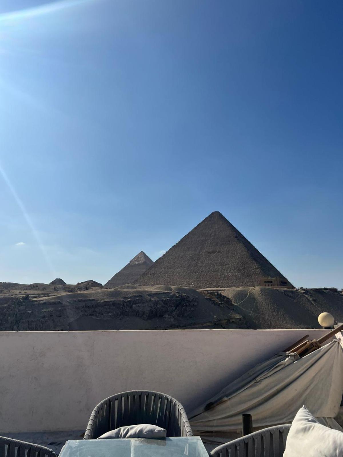 Sola Pyramids inn