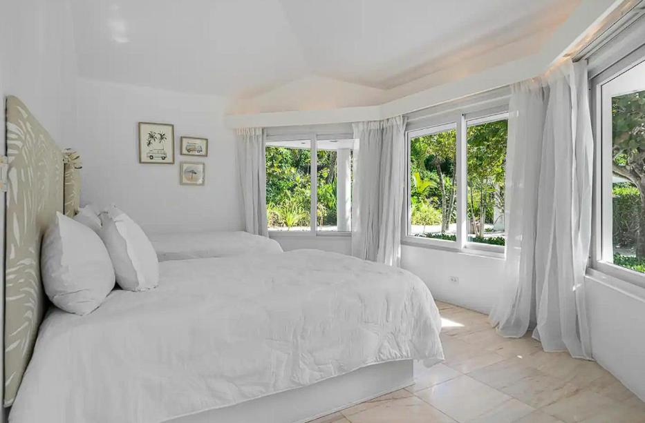 Perfect Beachfront Beautiful House !