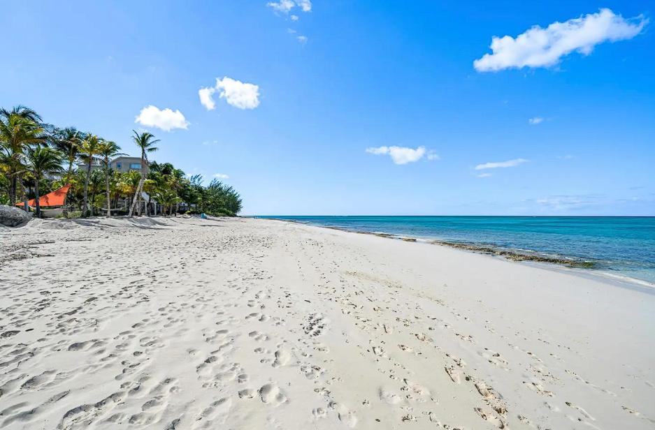 Perfect Beachfront Beautiful House !
