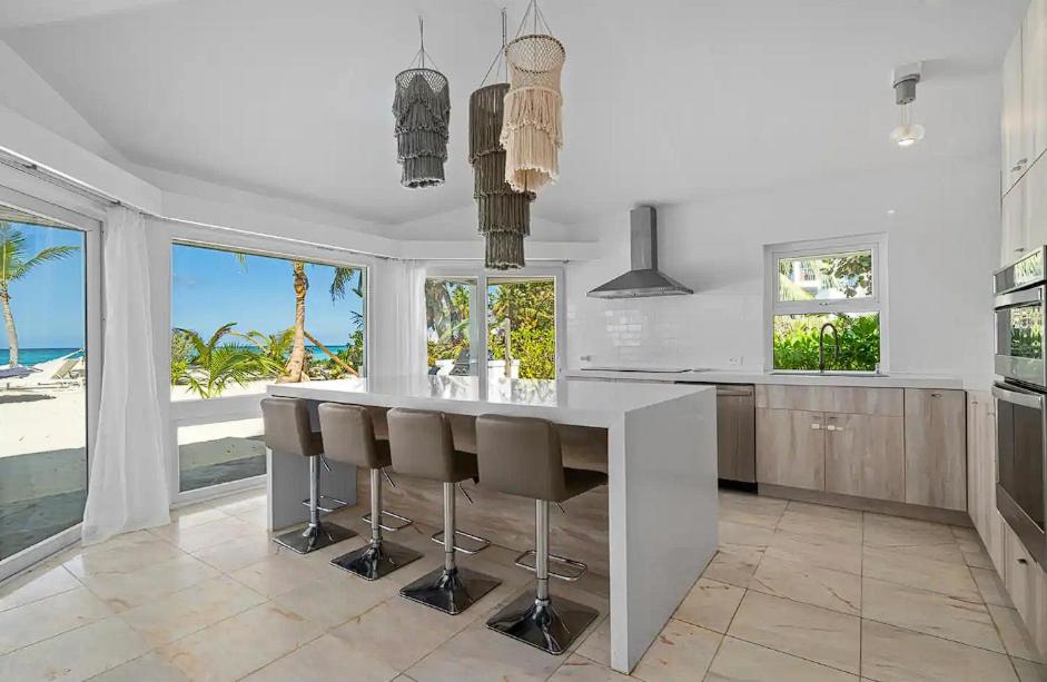 Perfect Beachfront Beautiful House !