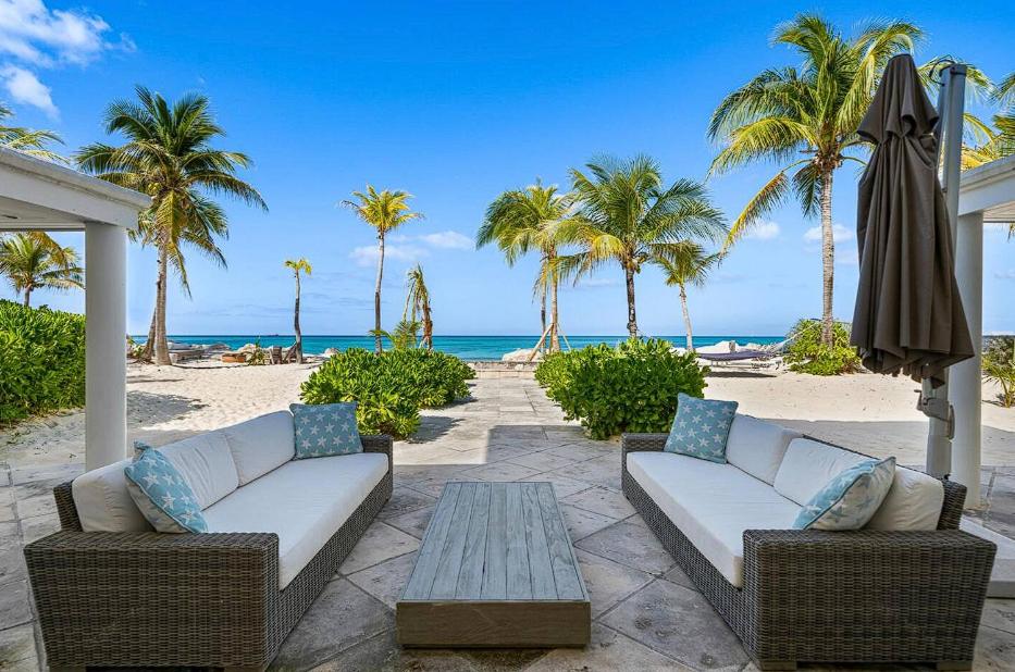 Perfect Beachfront Beautiful House !