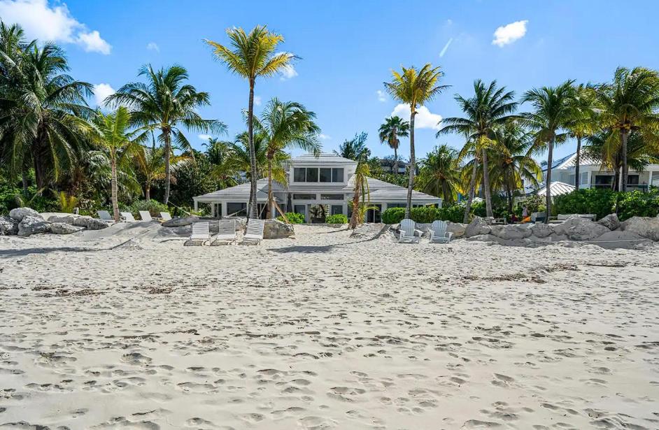 Perfect Beachfront Beautiful House !