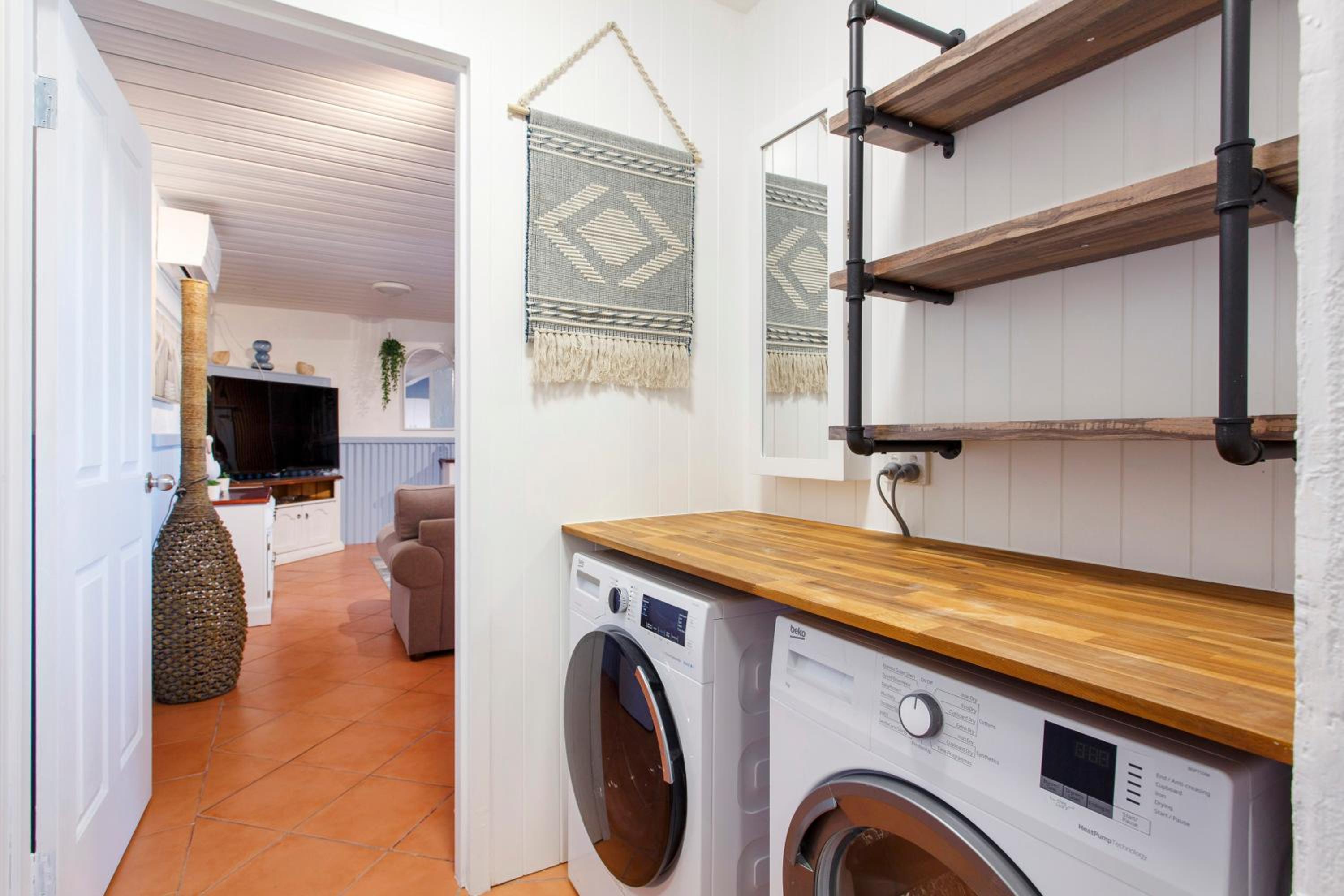 Quinns Beach Mansion Apartment 1