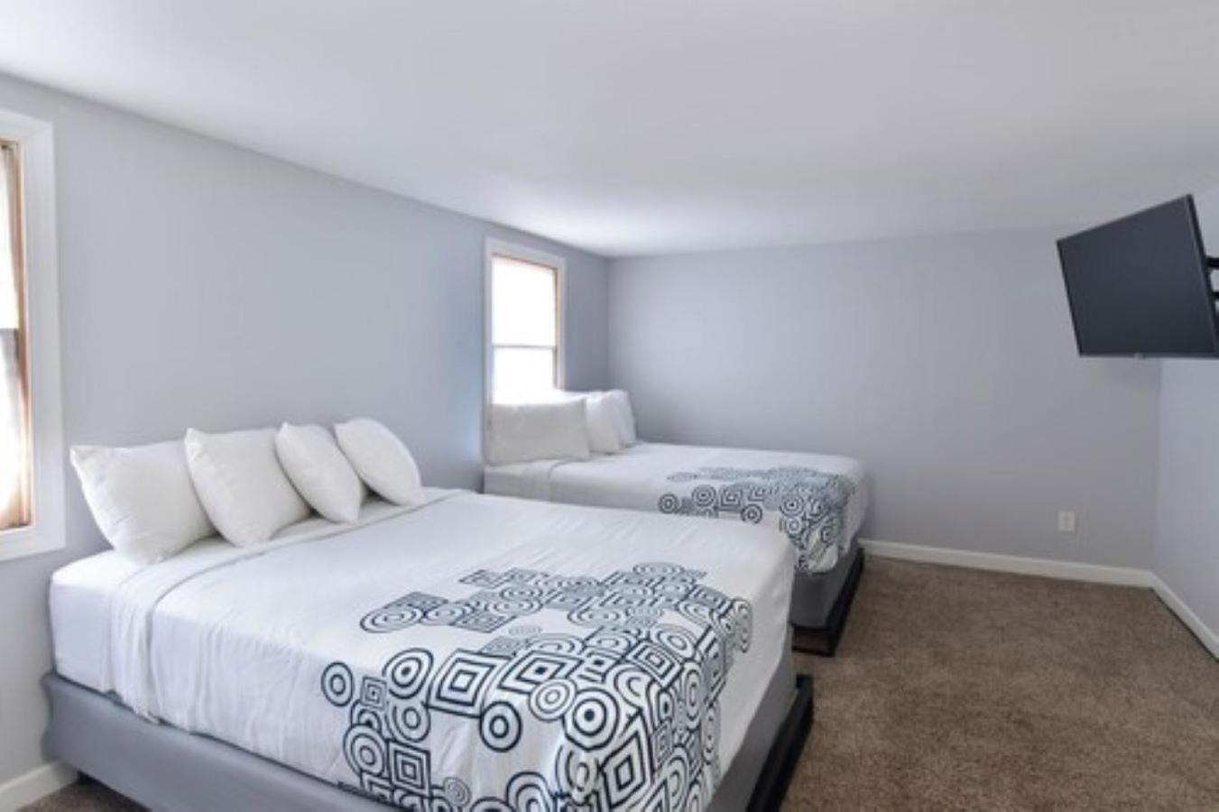 Delton Oaks Resort Motel