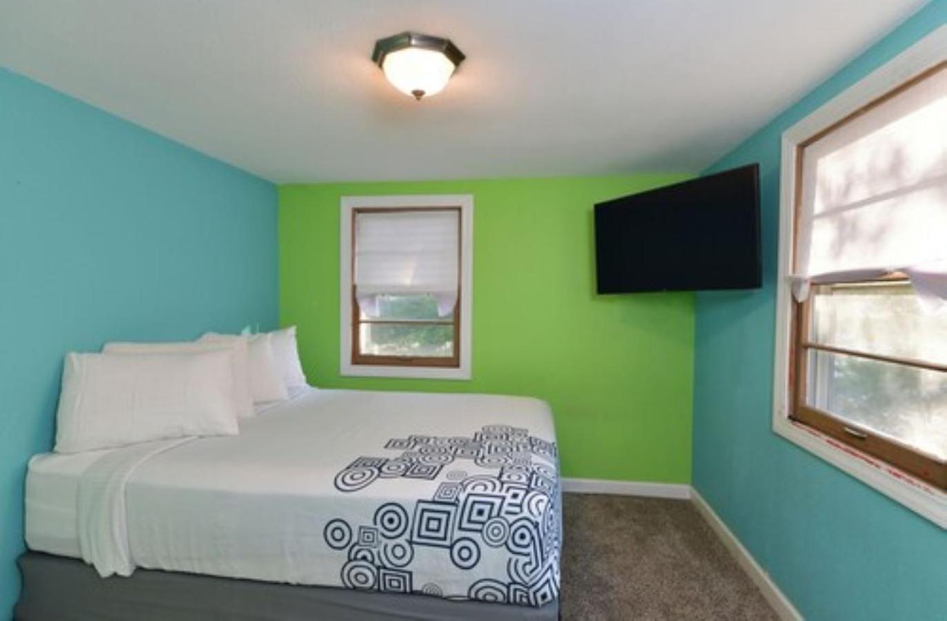 Delton Oaks Resort Motel