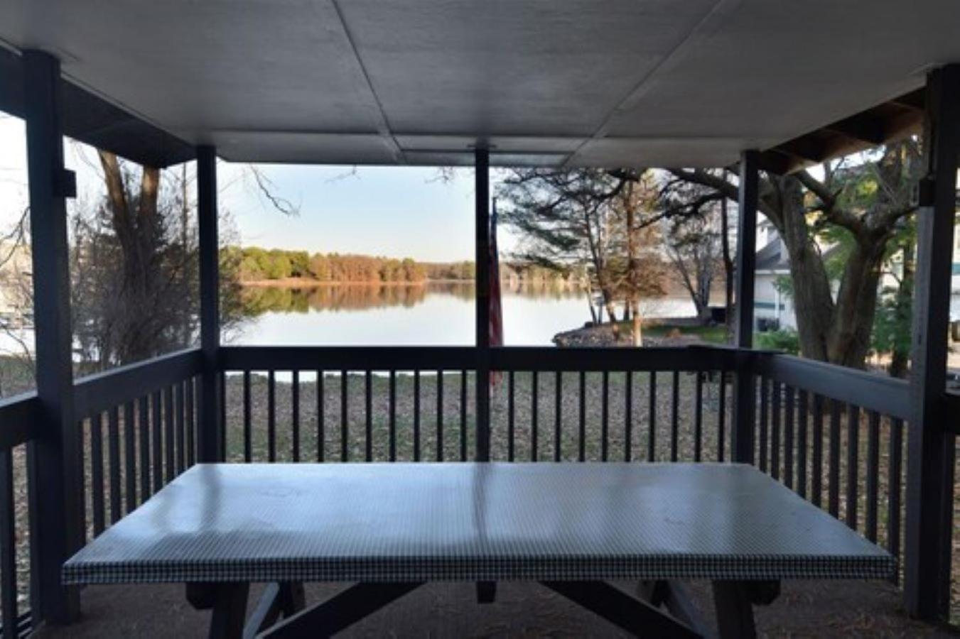 Delton Oaks Resort Motel