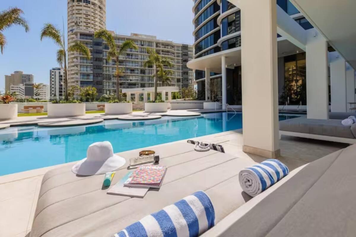 Surfers Beachside Luxury - Stunning Panoramic View