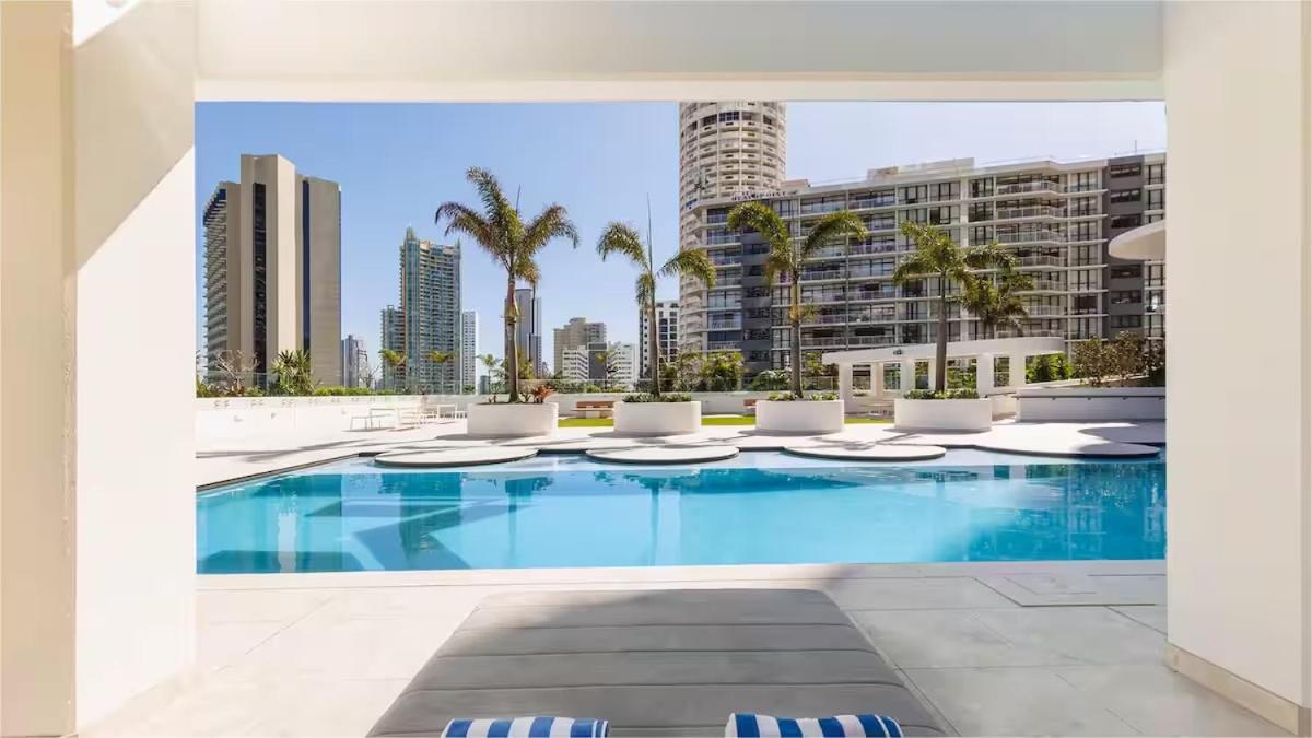Surfers Beachside Luxury - Stunning Panoramic View