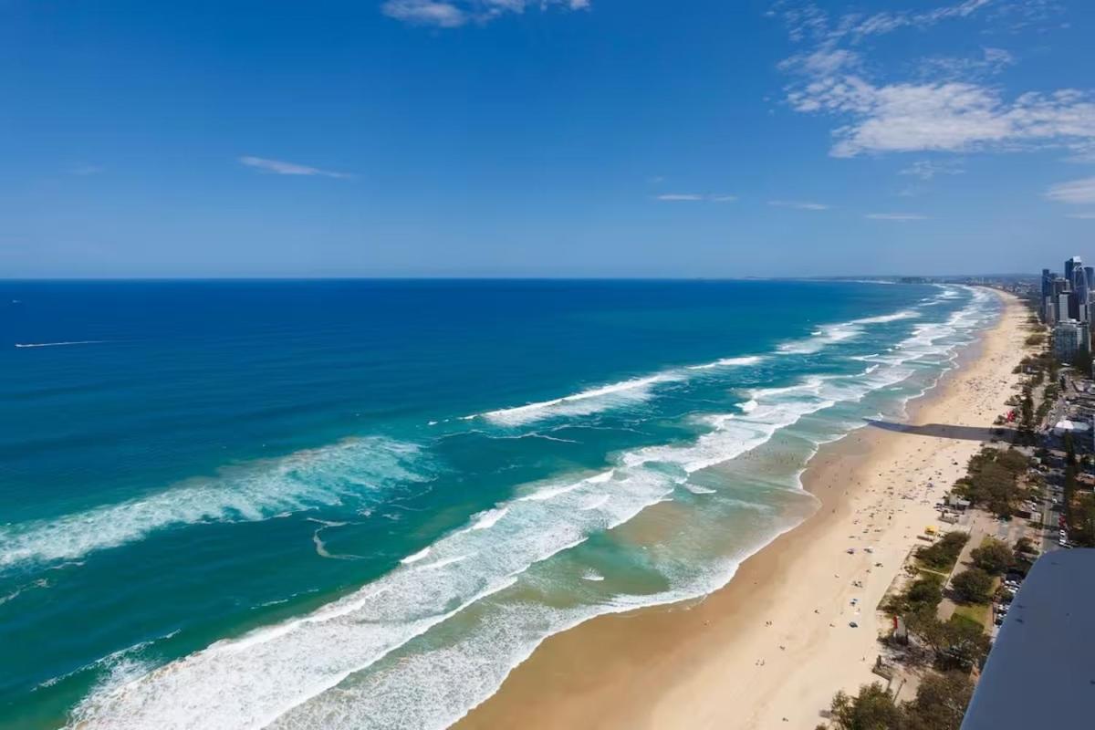 Surfers Beachside Luxury - Stunning Panoramic View