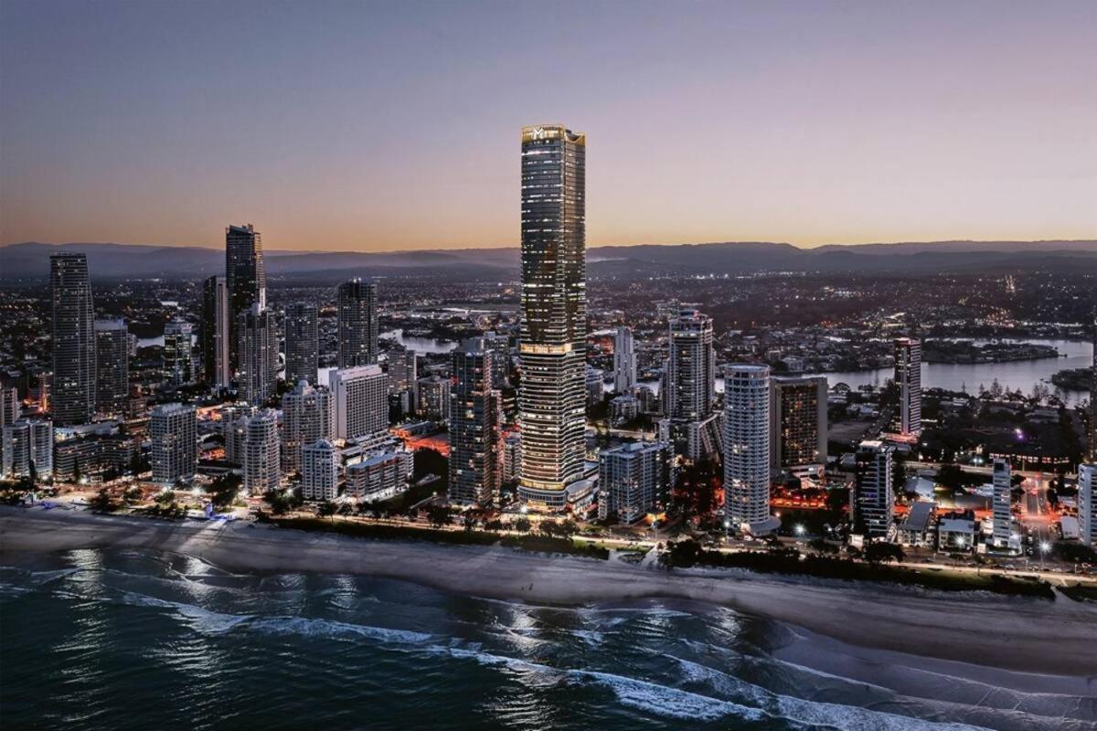 Surfers Beachside Luxury - Stunning Panoramic View
