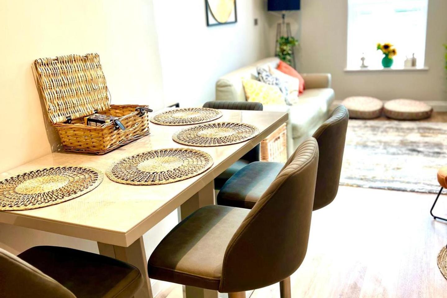 Brand New Coastal Breeze -Family Friendly- Parking