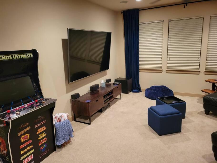 Pool and Spa, Pet friendly, Downstairs Master