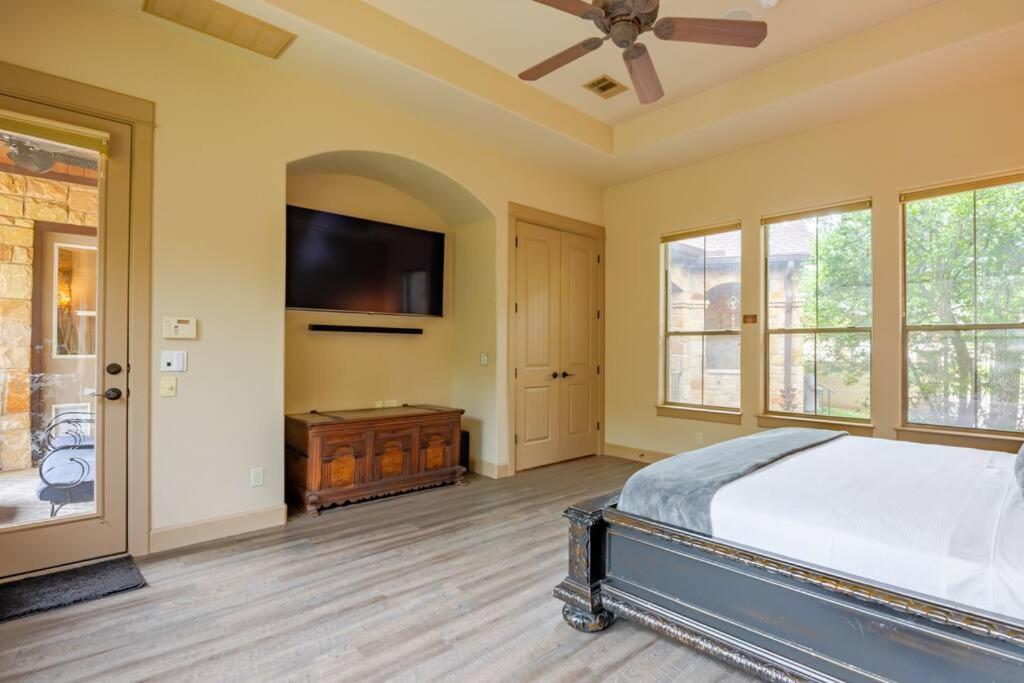 Pool and Spa, Pet friendly, Downstairs Master
