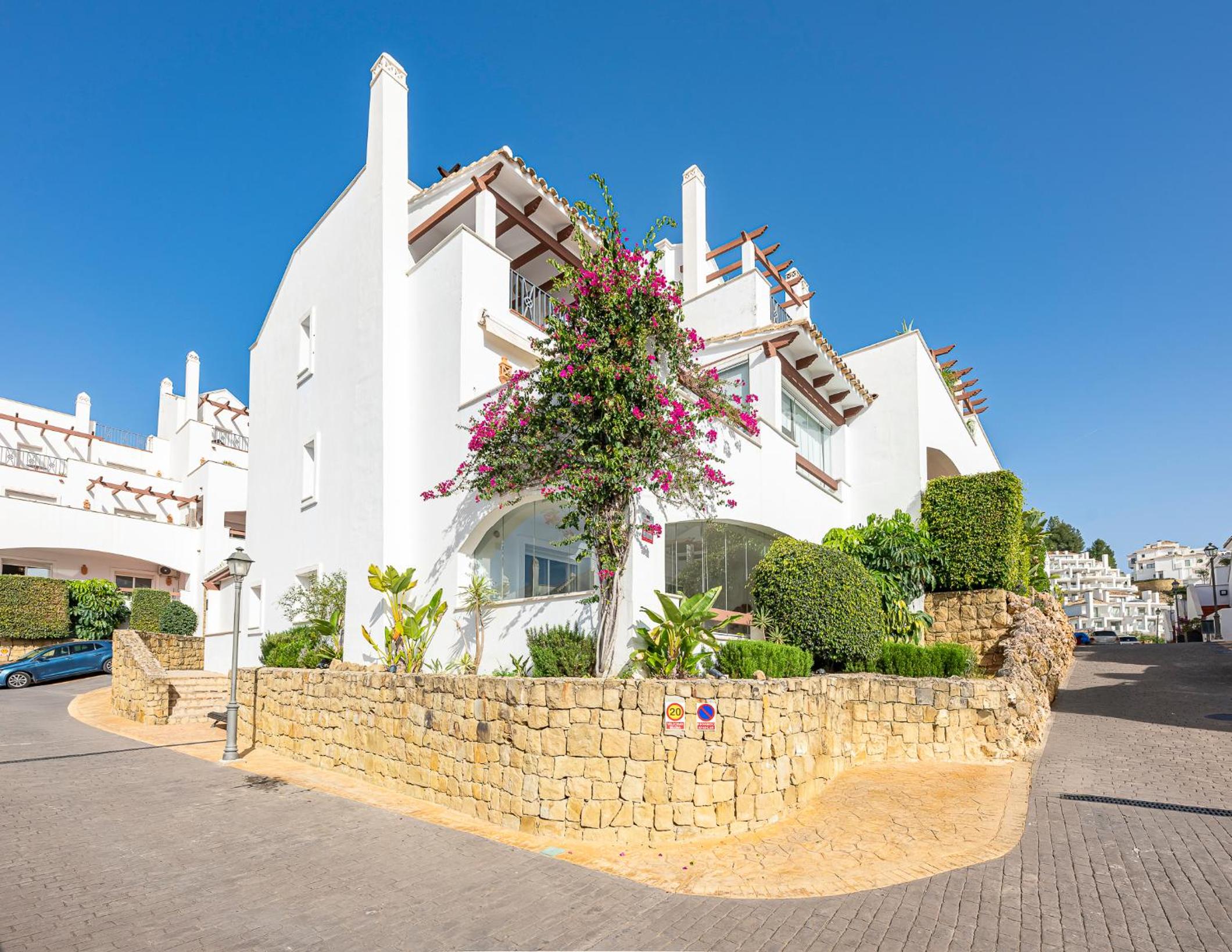 DOLMEN GROUP- Apartment Aloha Royal