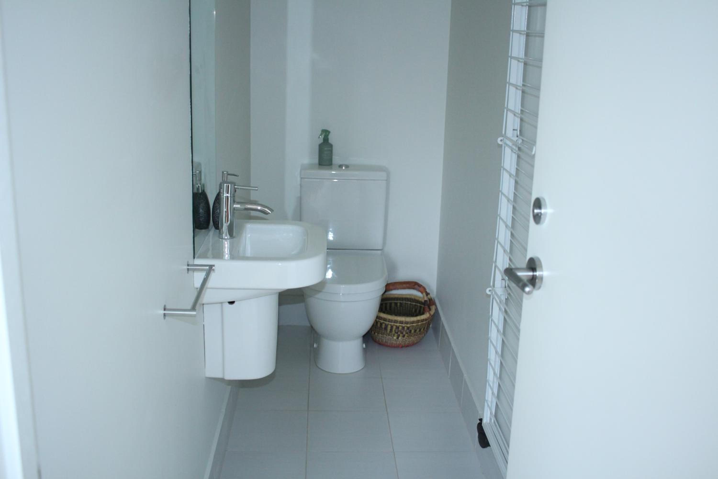 Cataract 7 - CBD 2 Br Free Parking