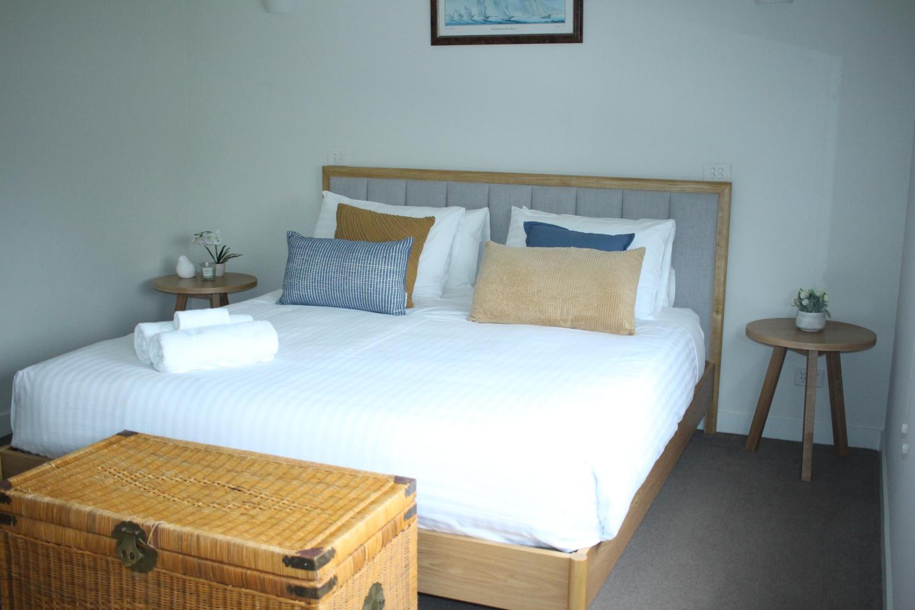 Cataract 7 - CBD 2 Br Free Parking