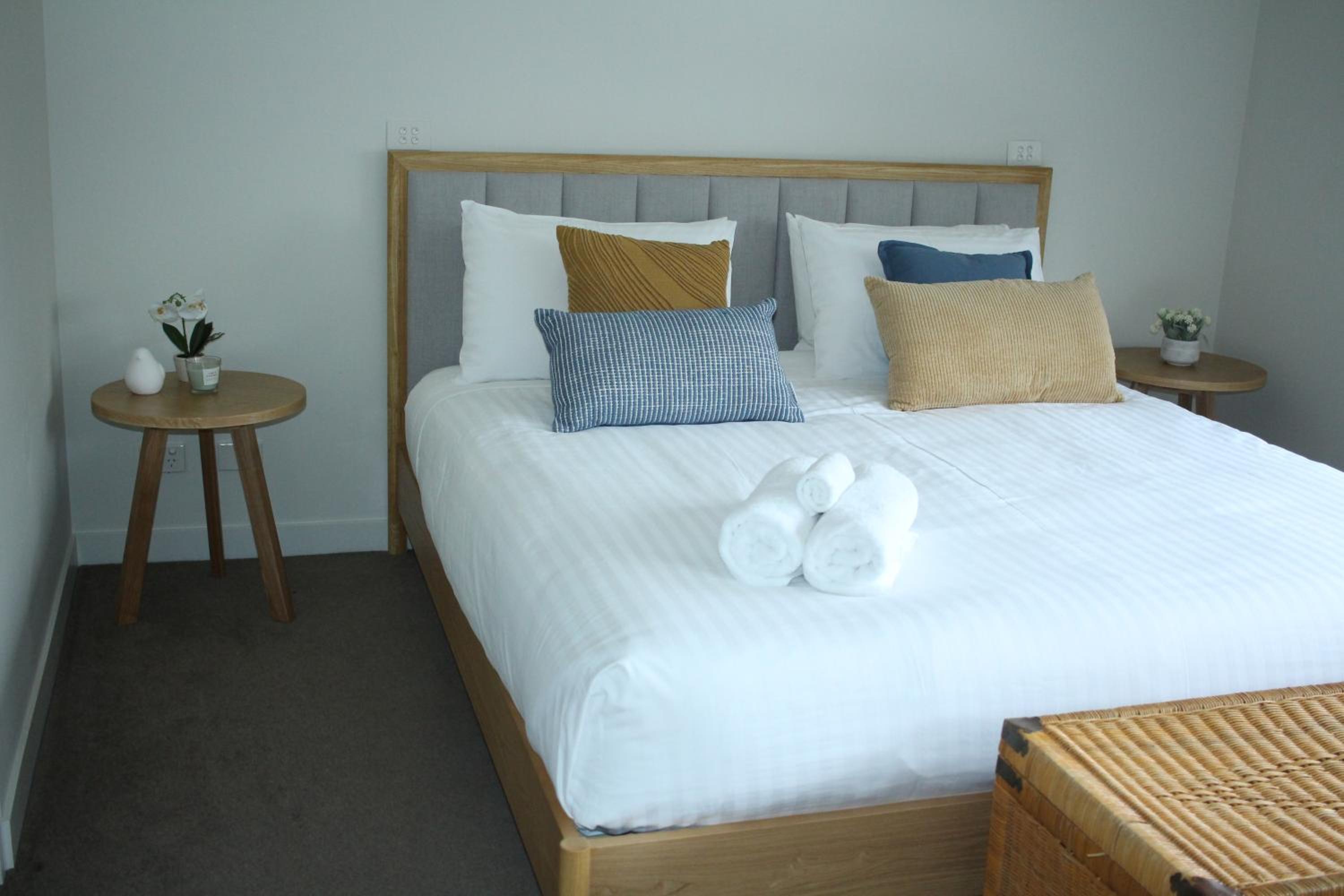 Cataract 7 - CBD 2 Br Free Parking