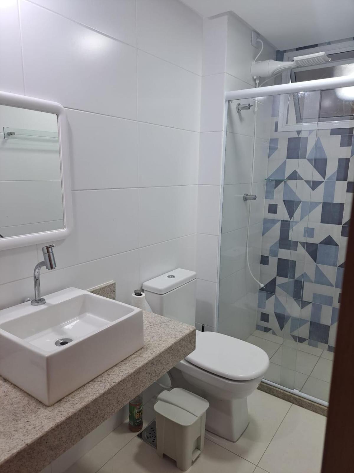 Lindo apartamento na praia do morro com vista para o mar, espaçoso, prédio novinho