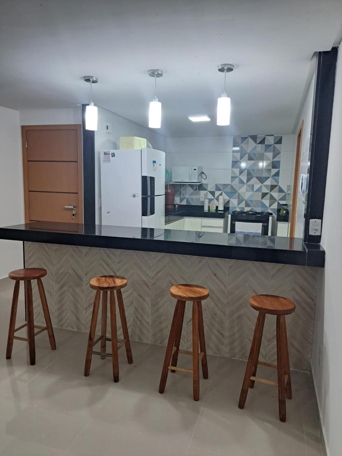 Lindo apartamento na praia do morro com vista para o mar, espaçoso, prédio novinho