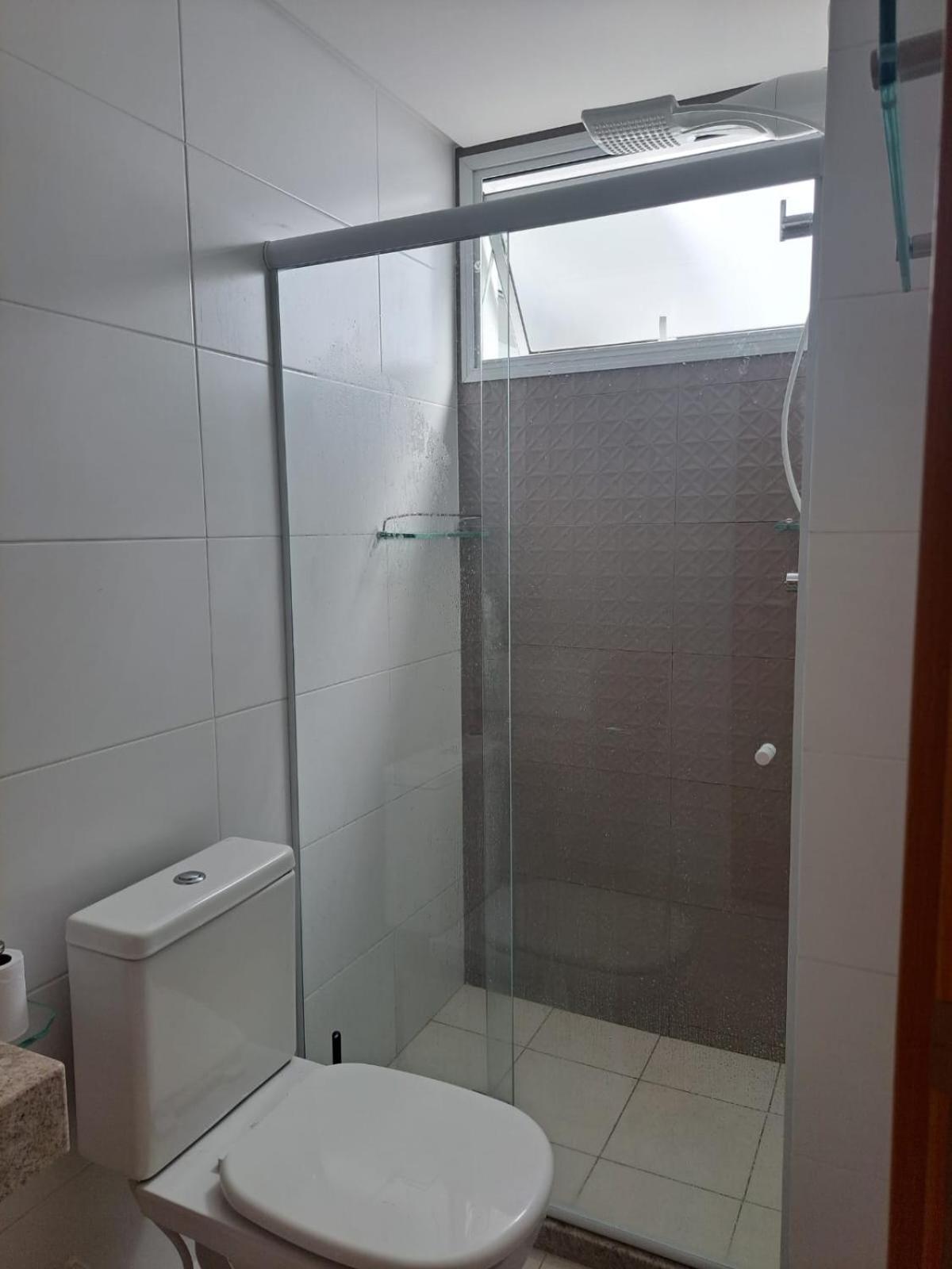 Lindo apartamento na praia do morro com vista para o mar, espaçoso, prédio novinho