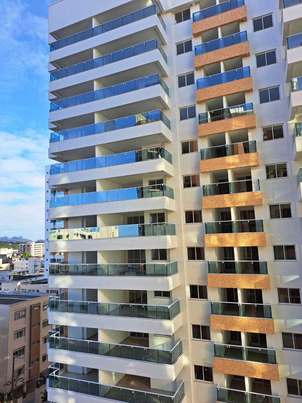 Lindo apartamento na praia do morro com vista para o mar, espaçoso, prédio novinho