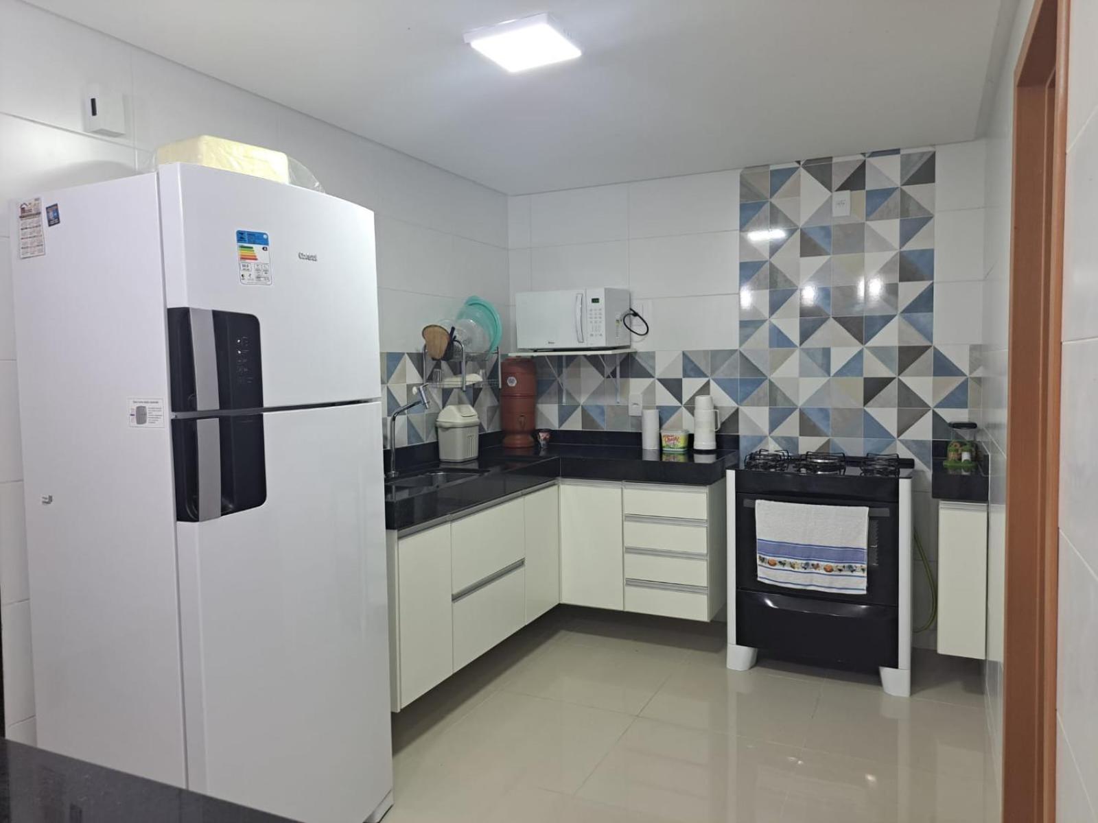 Lindo apartamento na praia do morro com vista para o mar, espaçoso, prédio novinho