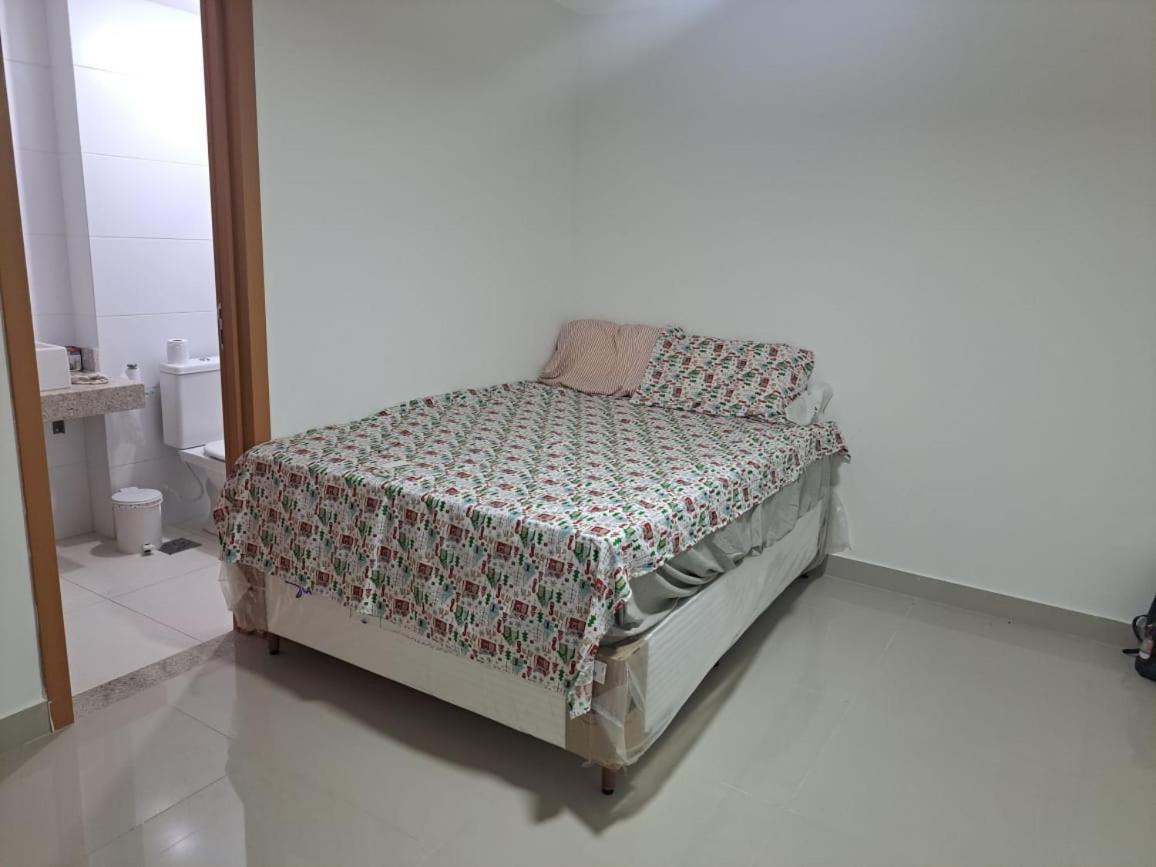 Lindo apartamento na praia do morro com vista para o mar, espaçoso, prédio novinho