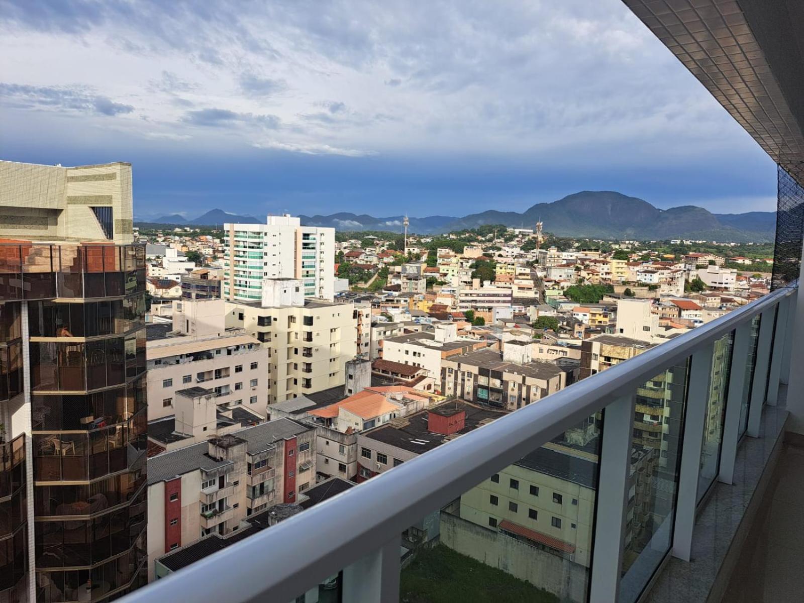 Lindo apartamento na praia do morro com vista para o mar, espaçoso, prédio novinho