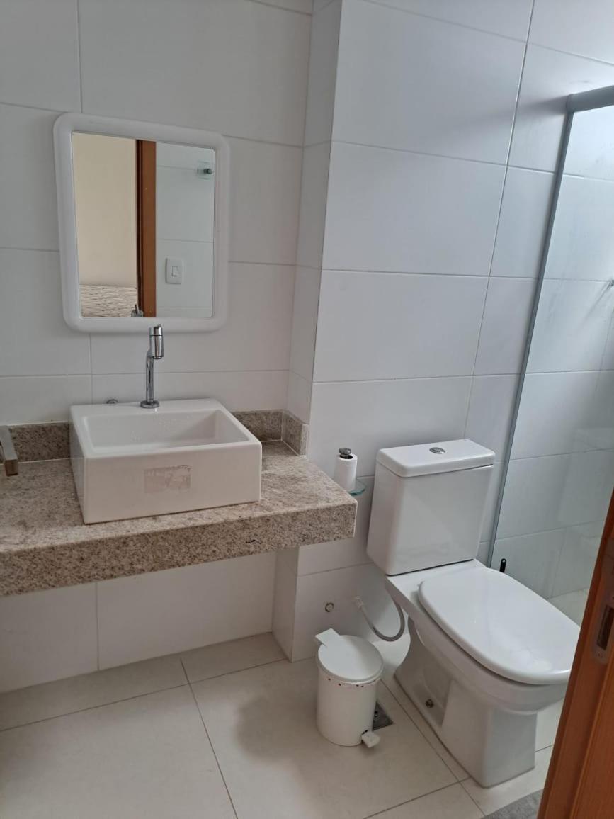 Lindo apartamento na praia do morro com vista para o mar, espaçoso, prédio novinho