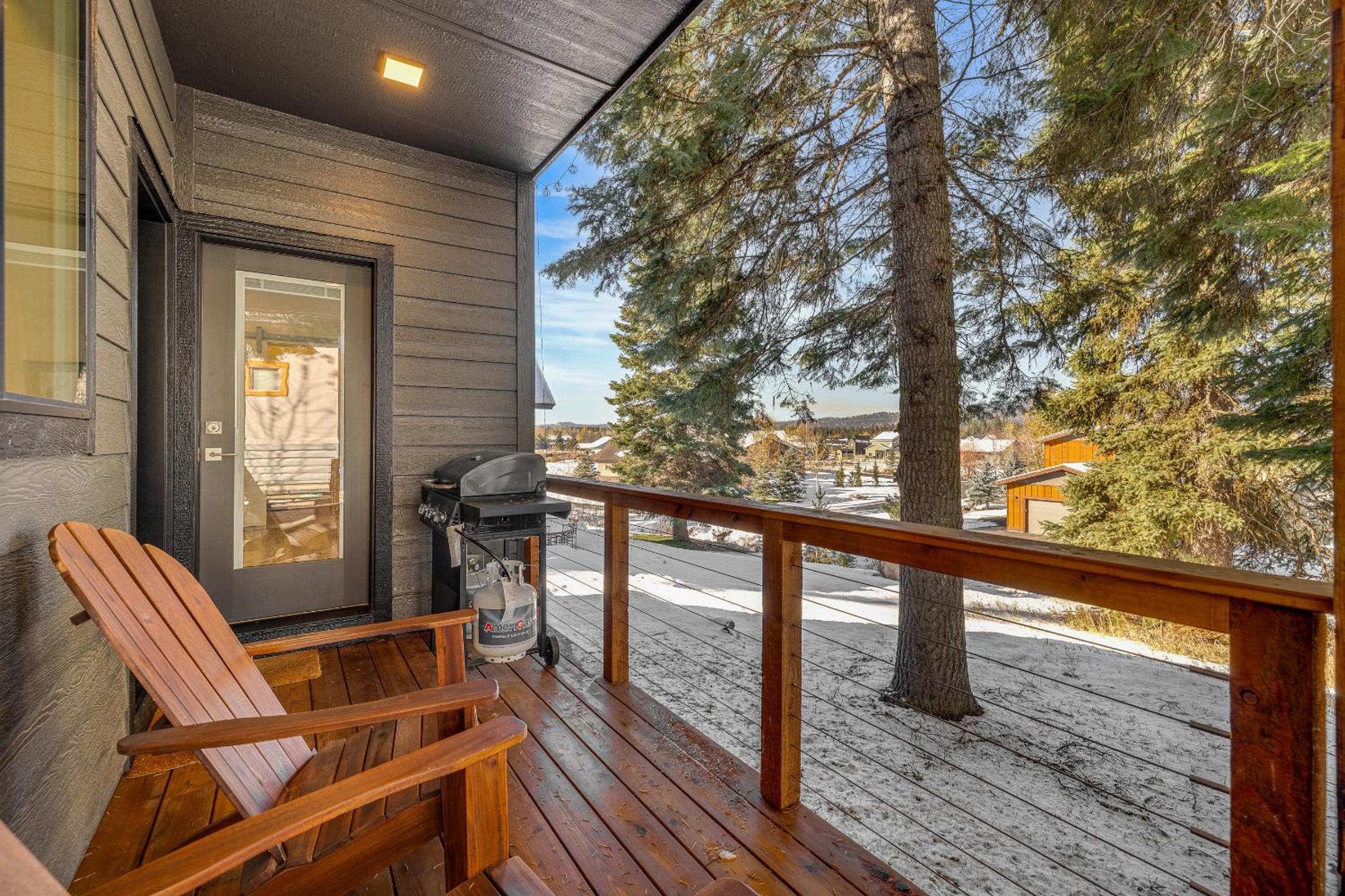 Sharlie's Chateau - Sleek, modern, new-build home near golf, park, and lake view 4