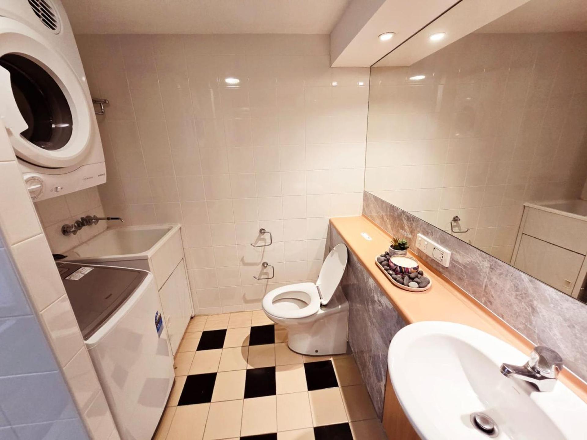 The Entrance Waterfront Studio, Balcony, Pool, Water Views, Unit 208