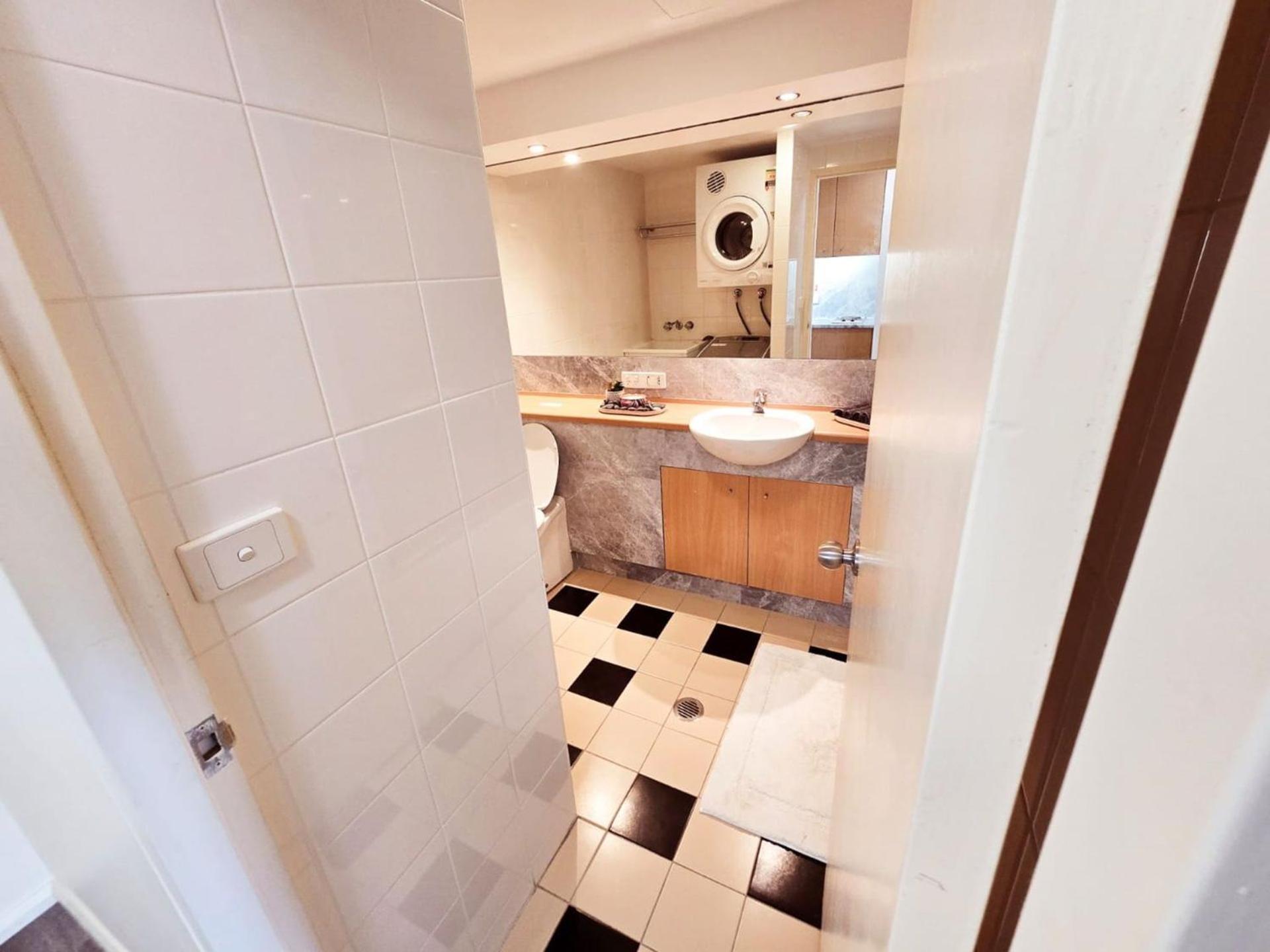 The Entrance Waterfront Studio, Balcony, Pool, Water Views, Unit 208