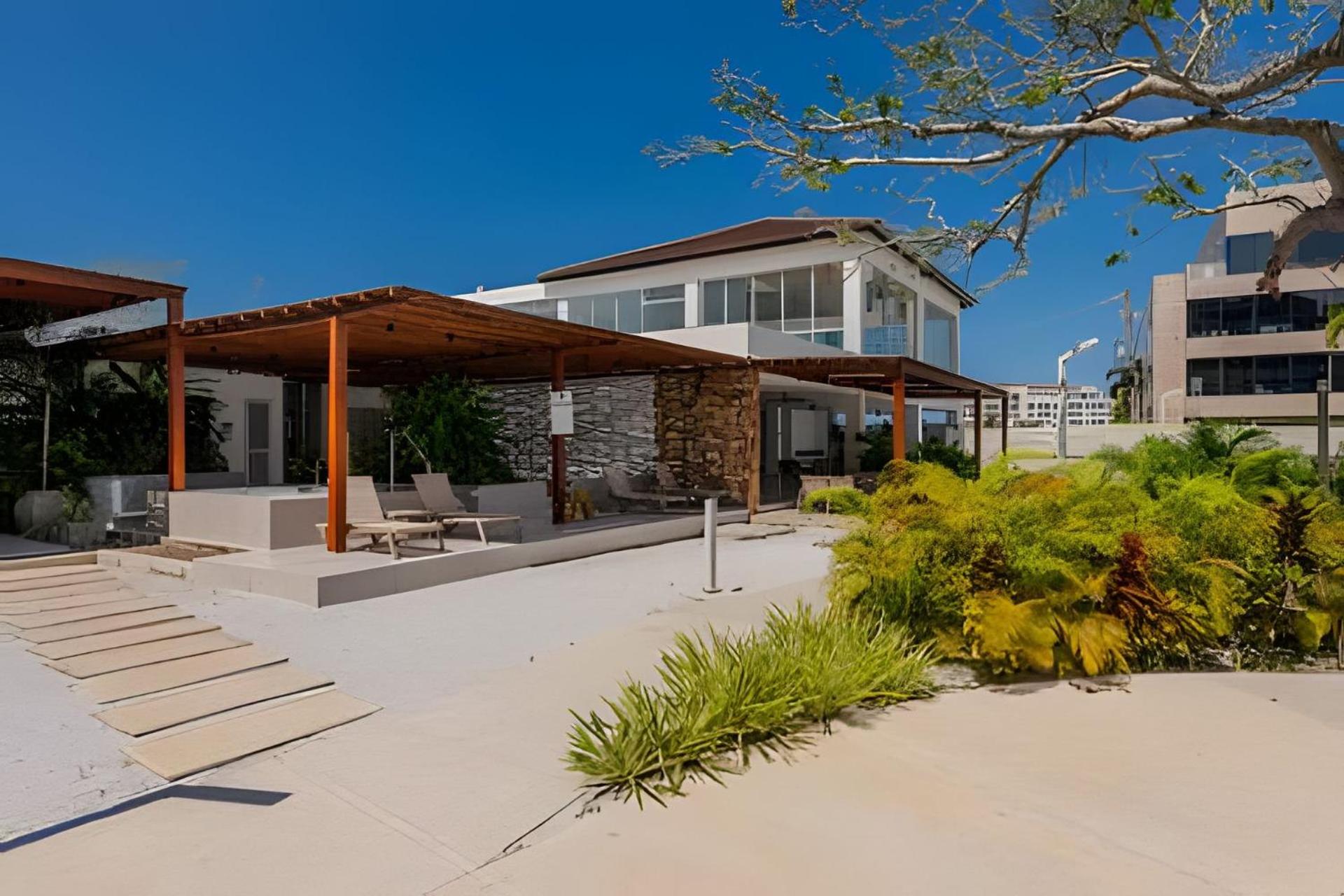 Nuevo, Lujoso y Exclusivo Vista a la Laguna 3BR
