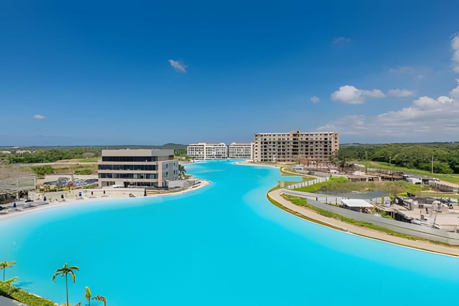Nuevo, Lujoso y Exclusivo Vista a la Laguna 3BR