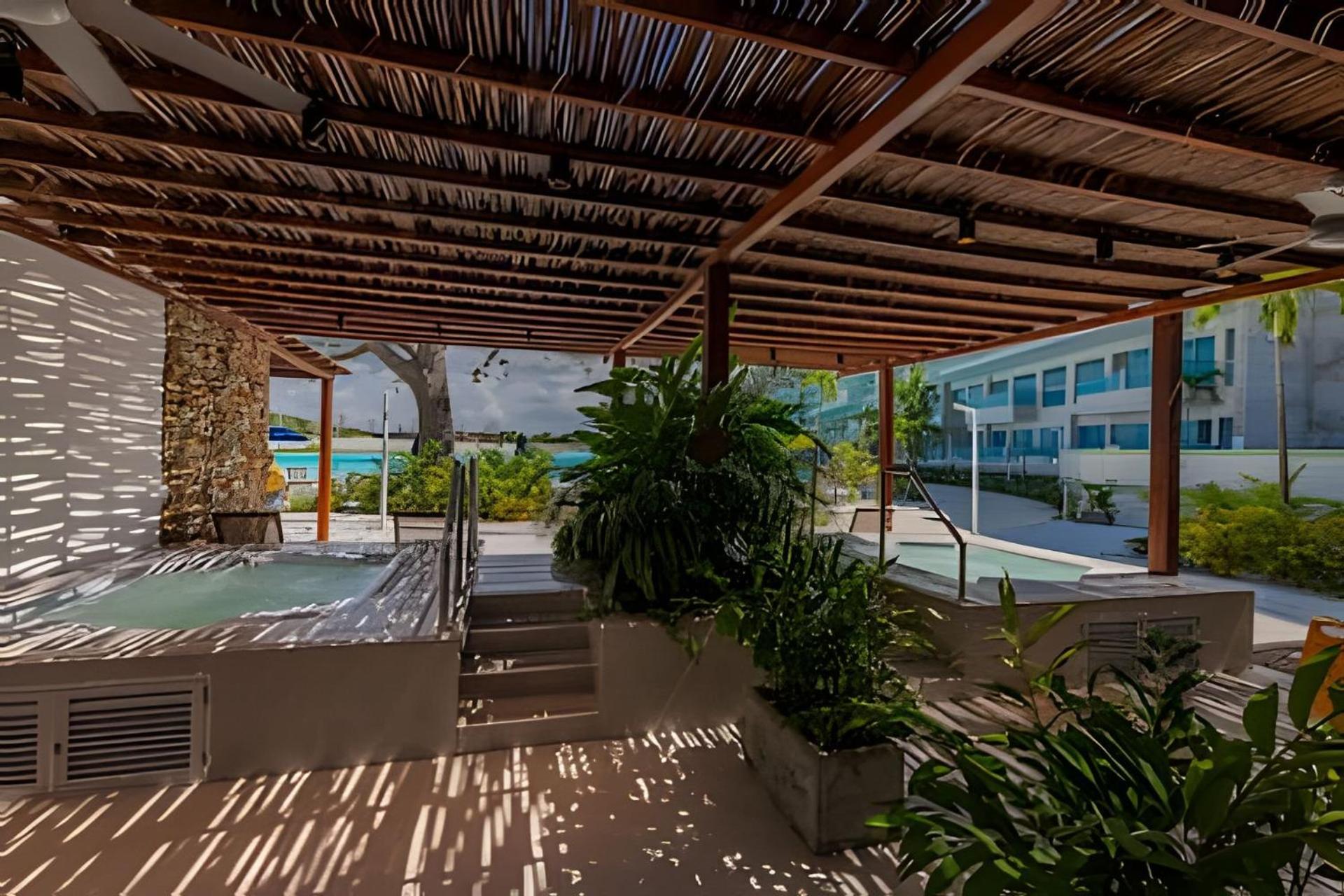 Nuevo, Lujoso y Exclusivo Vista a la Laguna 3BR