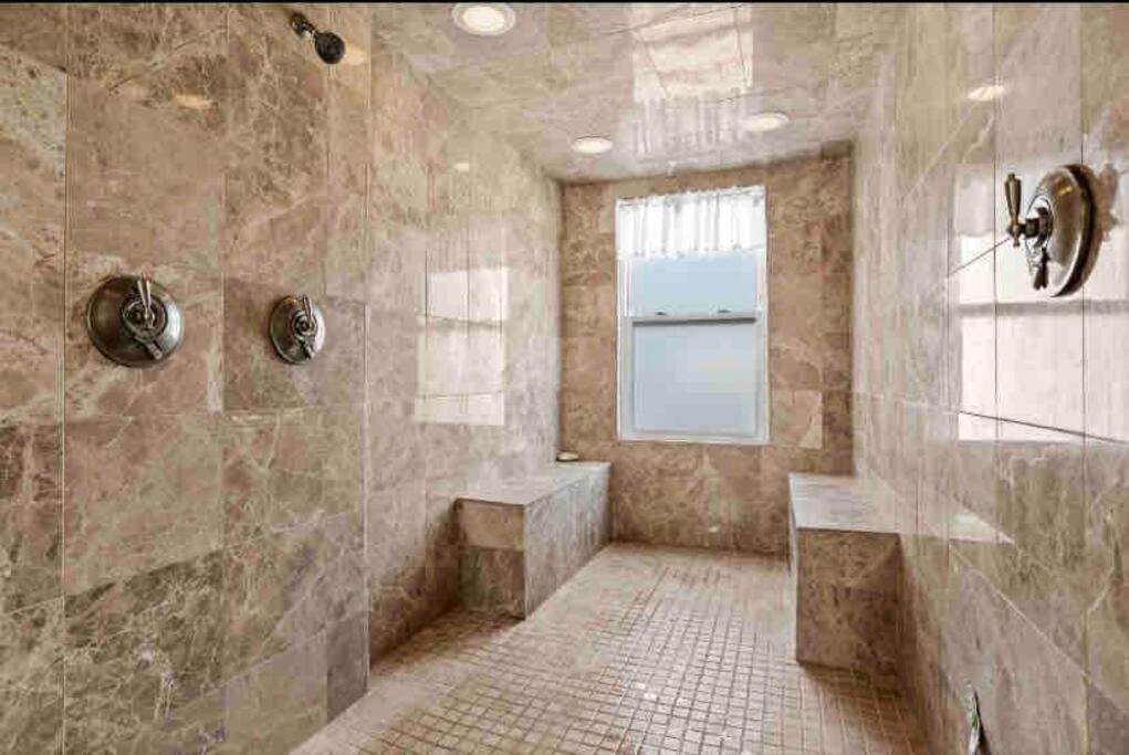 Book Now! Ocean Front Beach House 2BR-sleeps 6 view 2