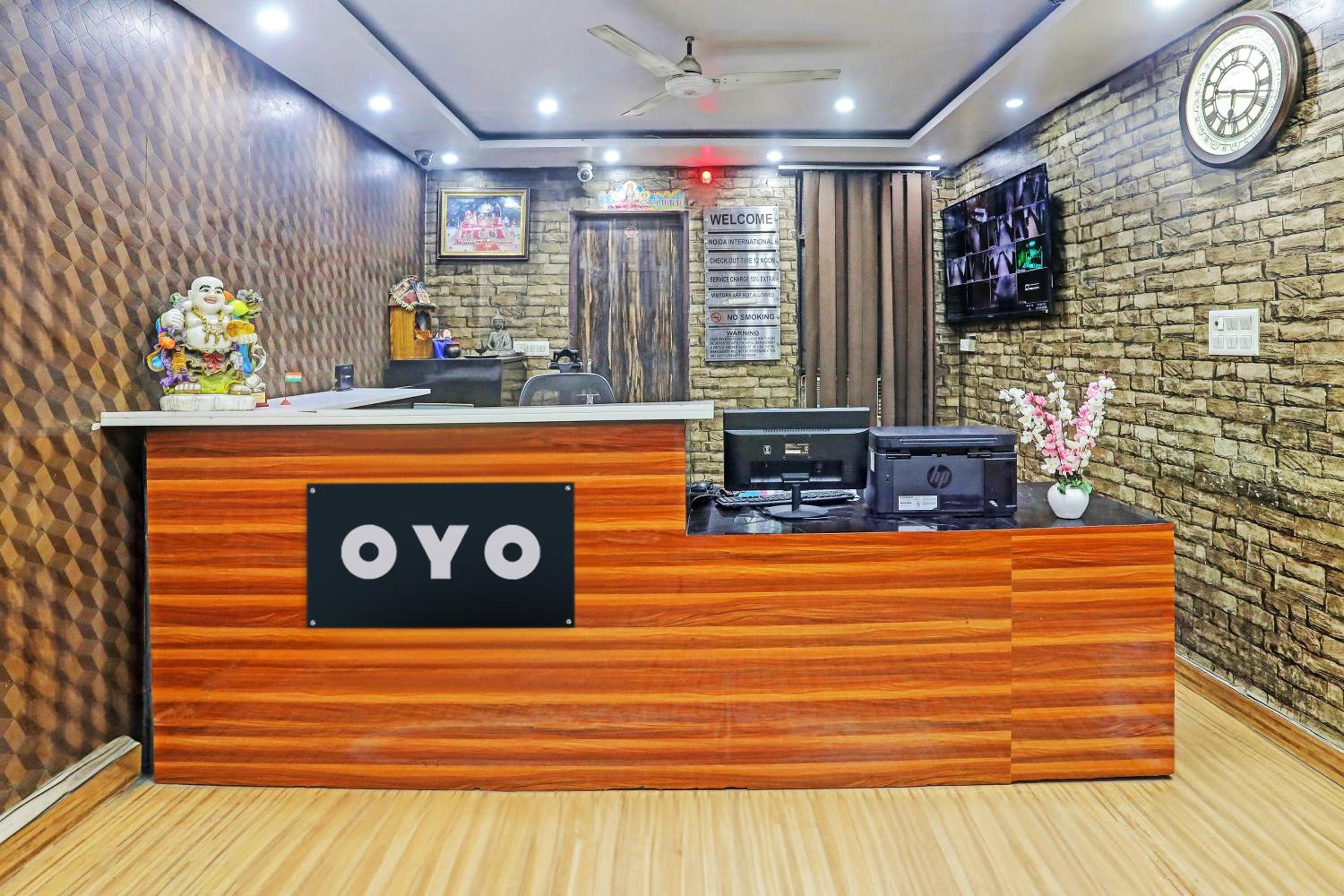 Lobby & Reception
