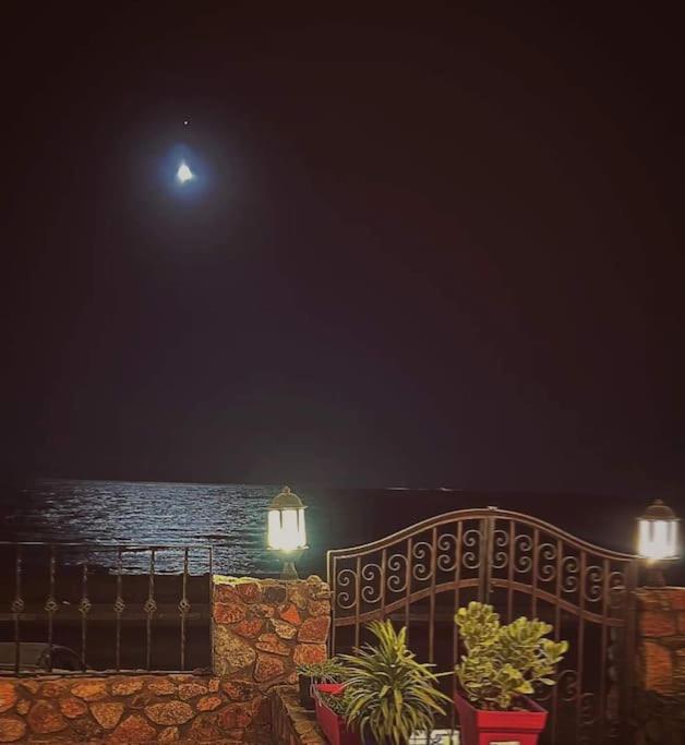 Mandala Lodge Beachfront Seaview Apt 1