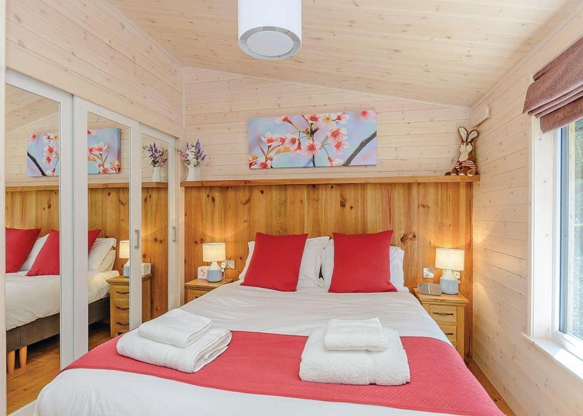 Hazelhurst Lodges view 2
