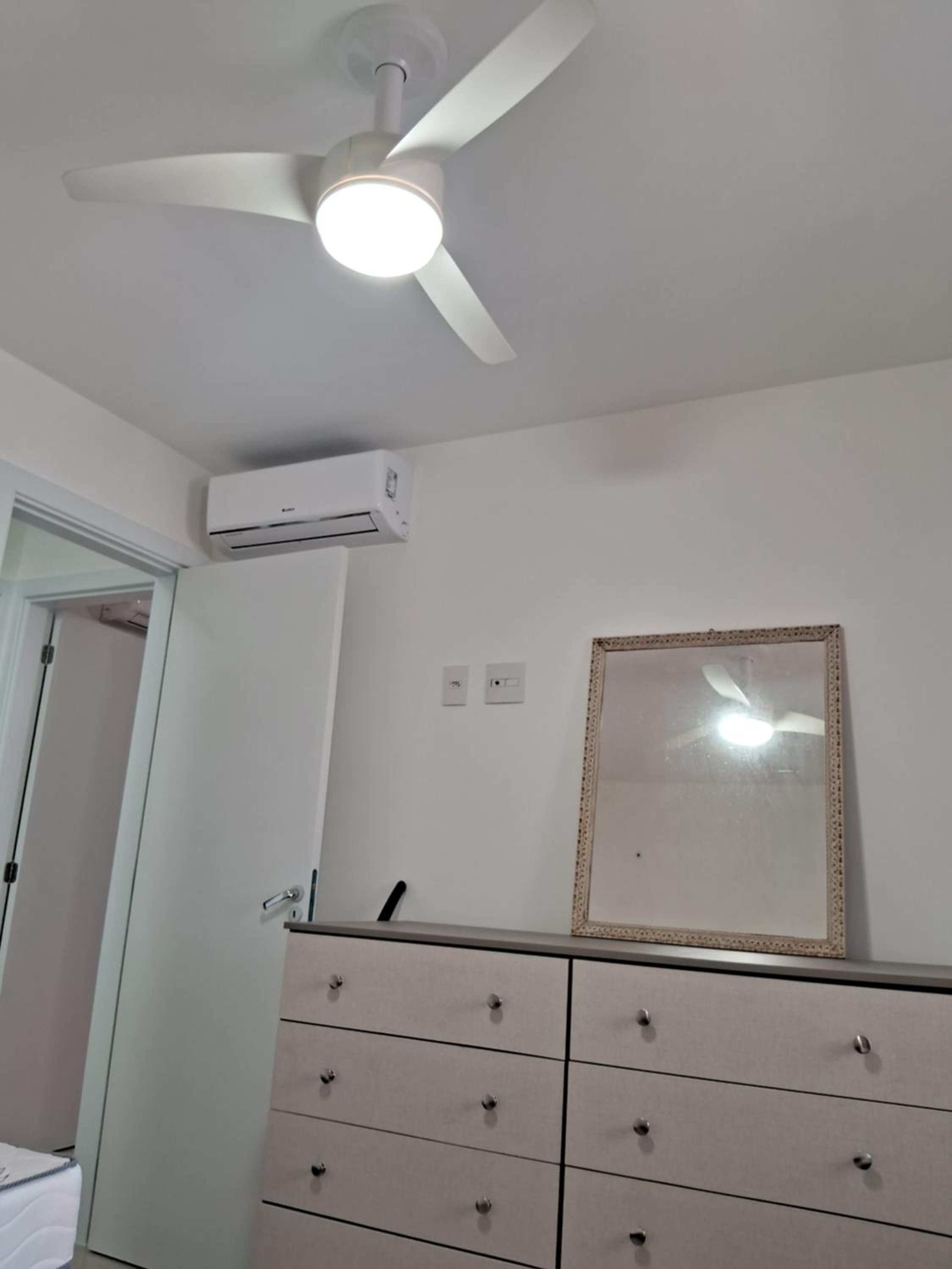 Show de apartamento na Praia do Morro - Guarapari - 3Q - Área externa com churrasqueira - 2 vagas garagem - Wifi - 100m da praia - ar condicionado
