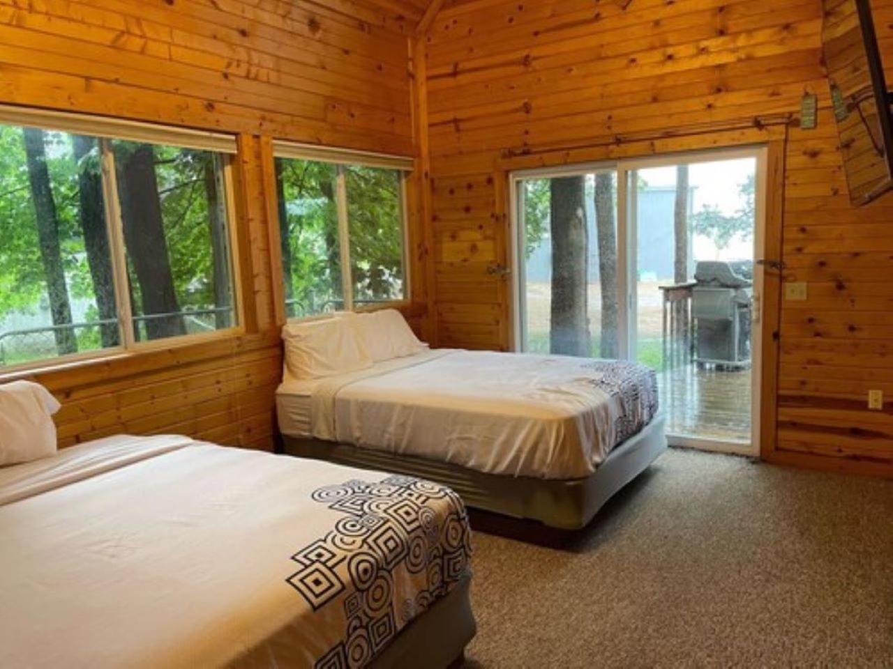 Delton Oaks Resort Motel