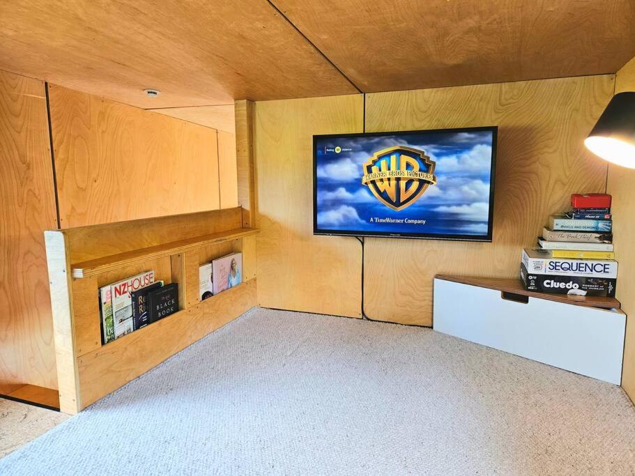 Tinyhome Lakeside Hideaway view 5